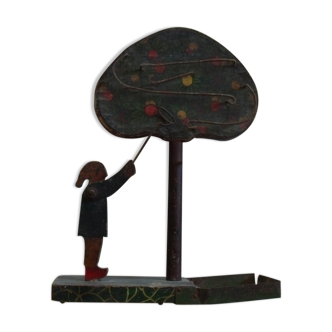 Ancient game of the game of apple tree