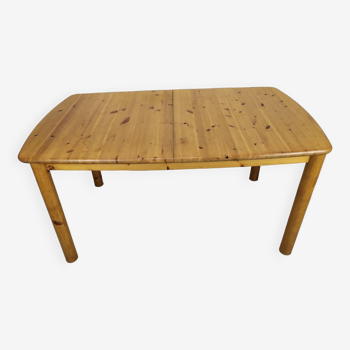 Extendable pine table