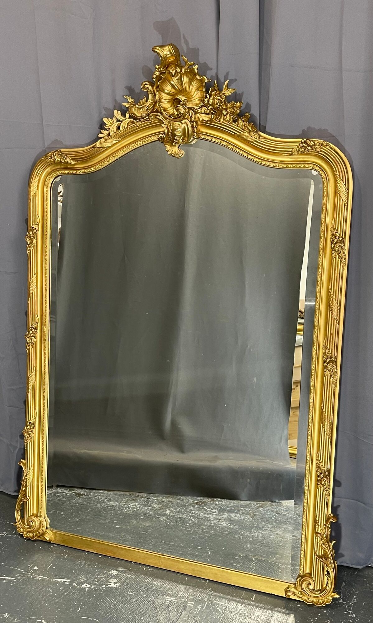 Mirror period XIXth Napoleon III, gilding gold leaf, very good condition