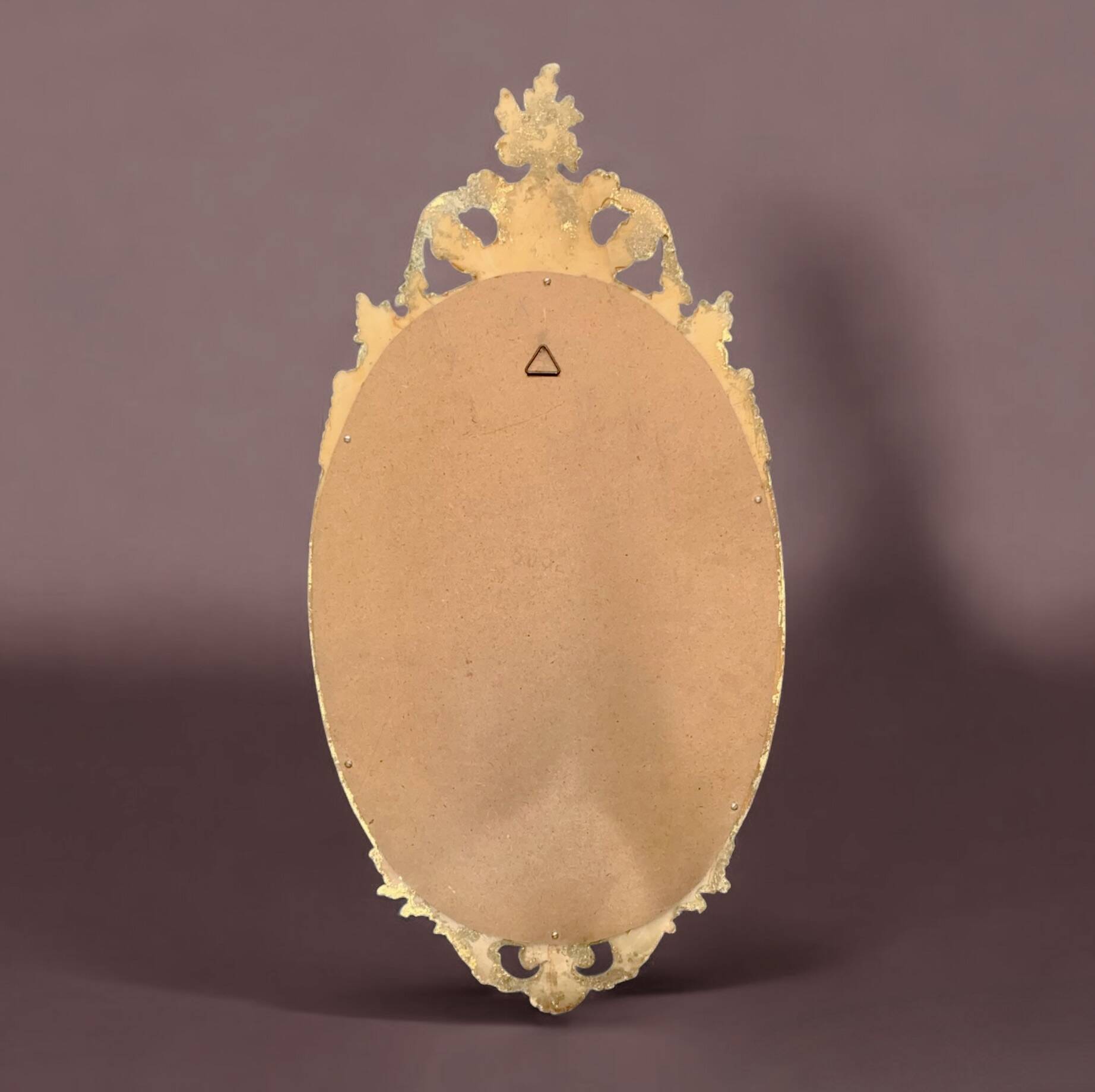 Ancien miroir ovale en résine dorée à la feuille - style baroque - 73 cm