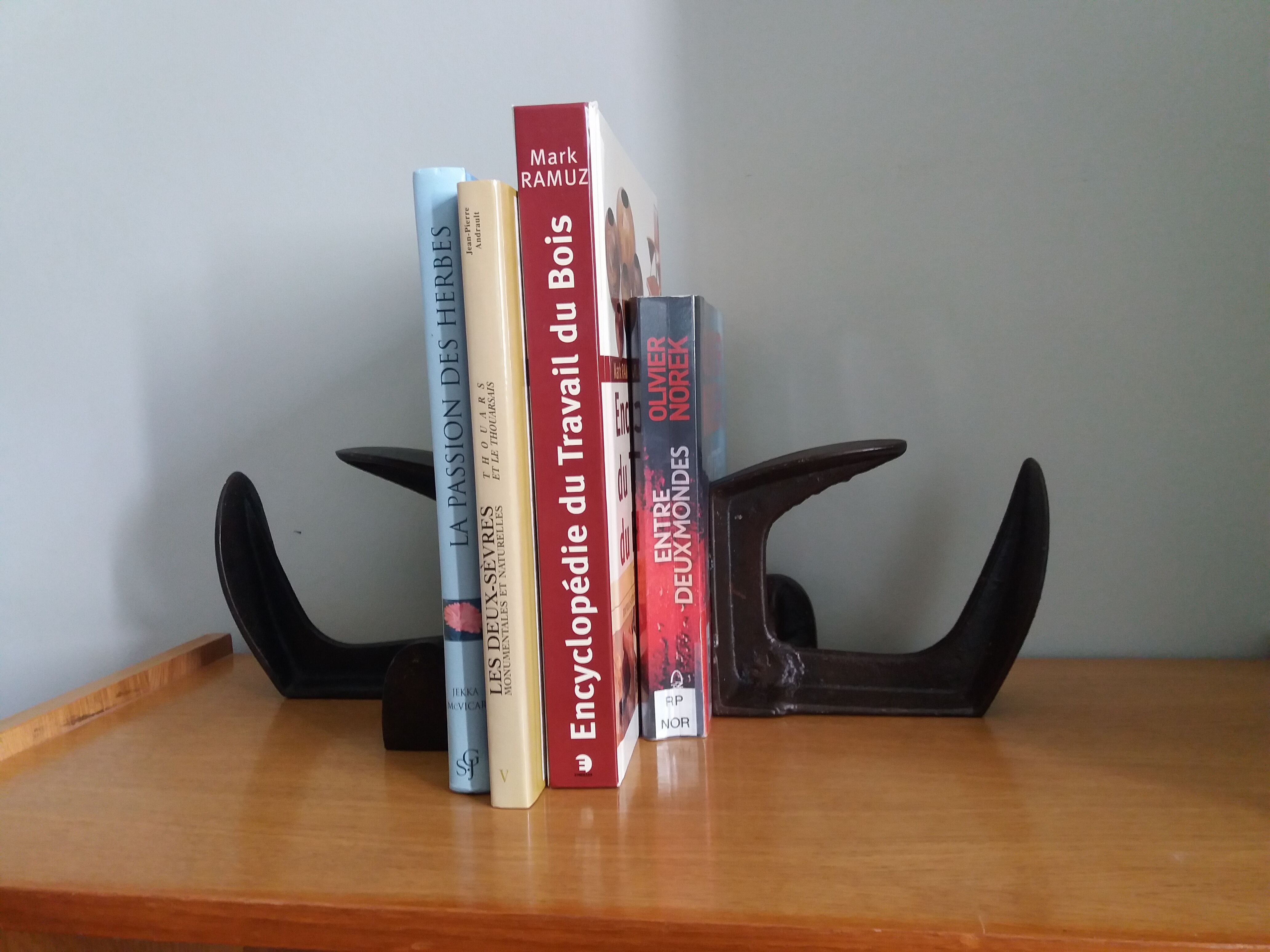 Industrial style bookends shoe shape