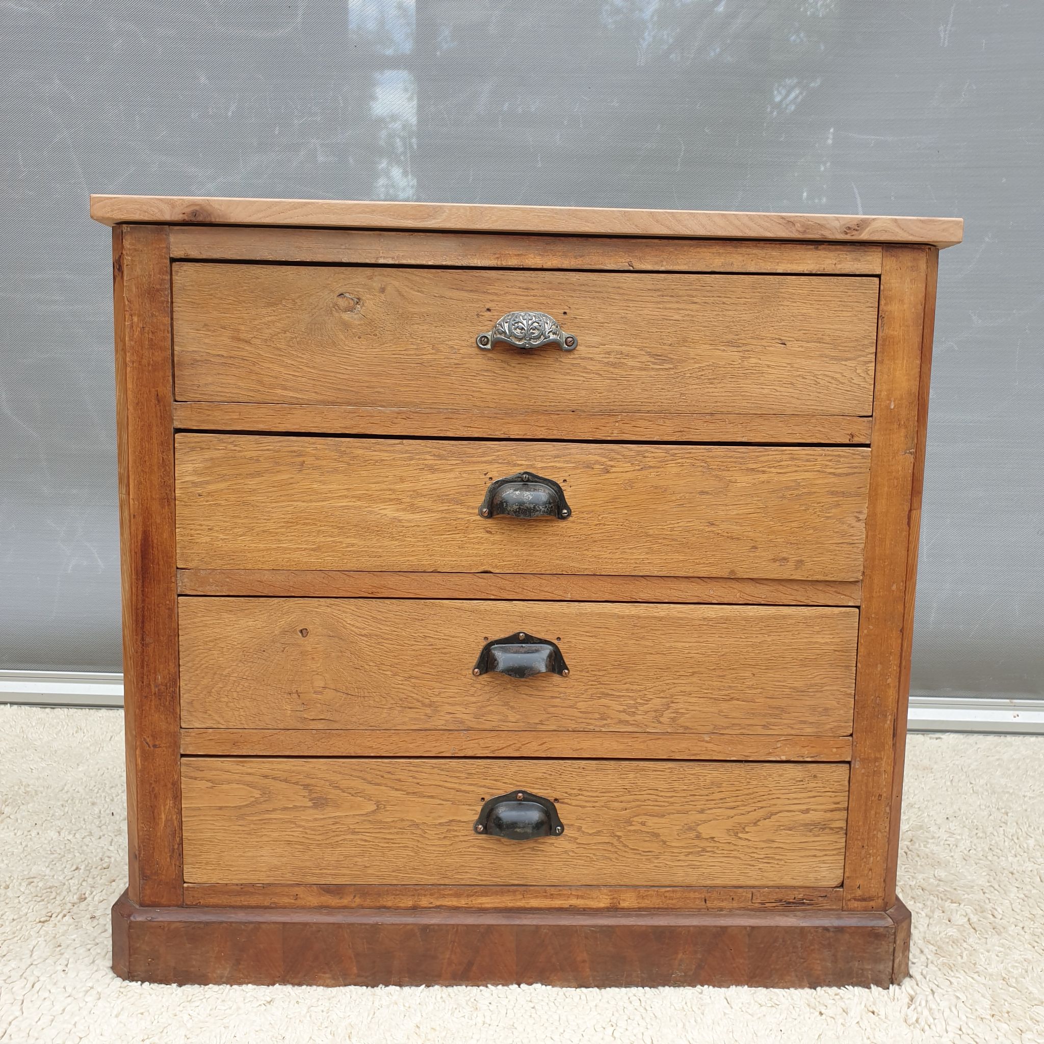 Petite commode Chêne Orme Acajou début XXème