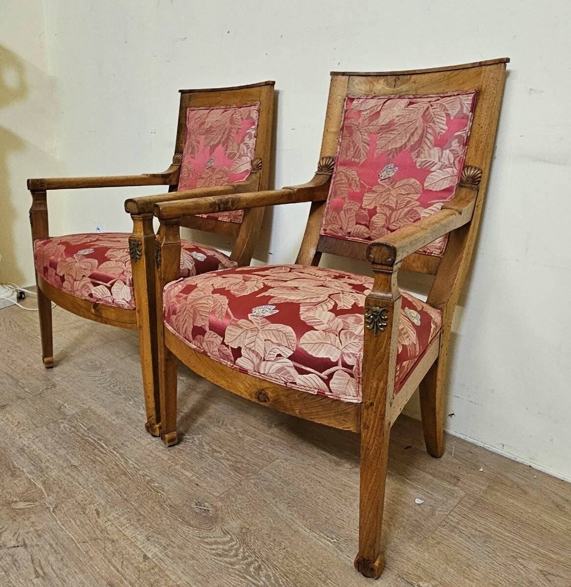 Paire de fauteuils anciens en noyer – époque Empire, Restauration