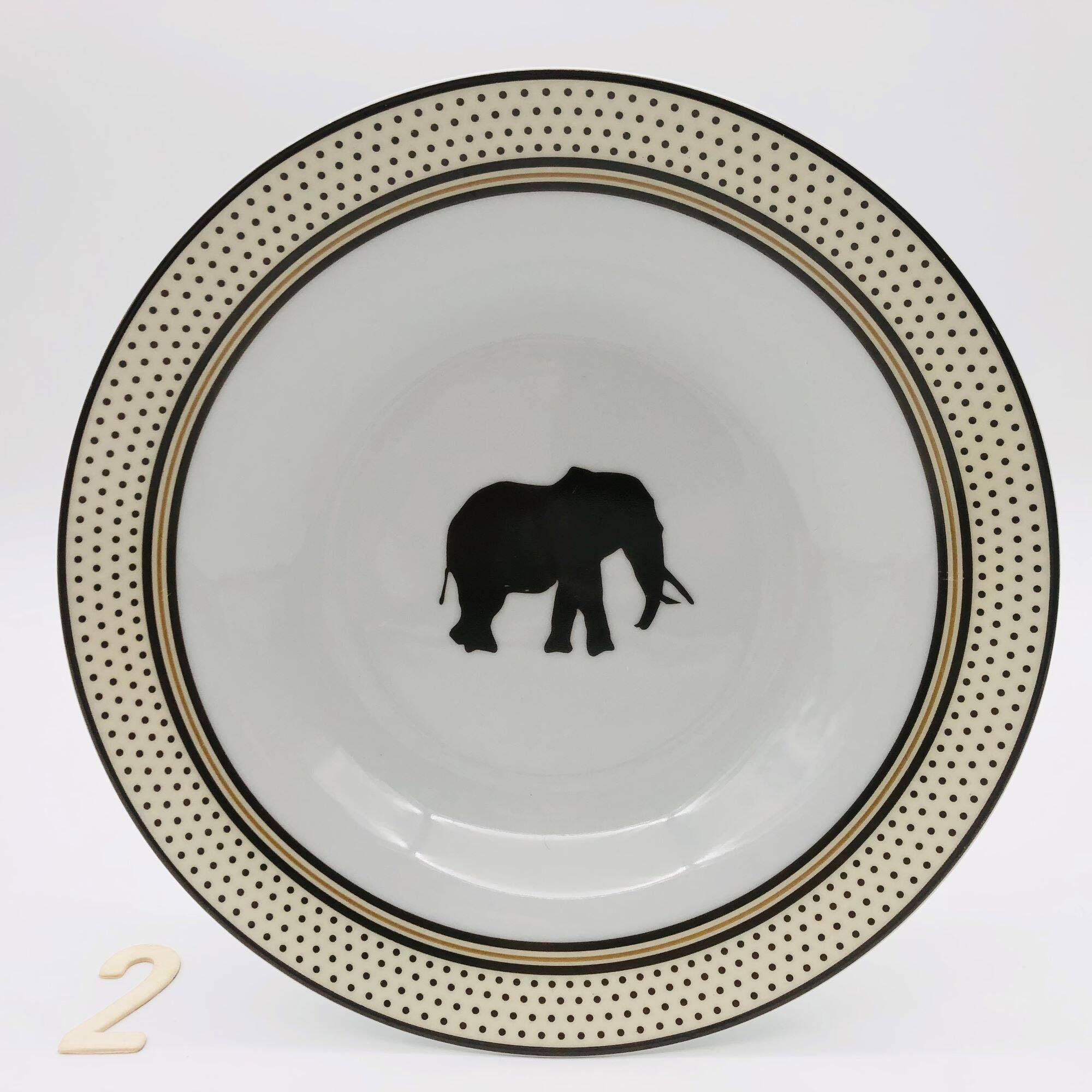 6 Porcelain soup plates, Safari.