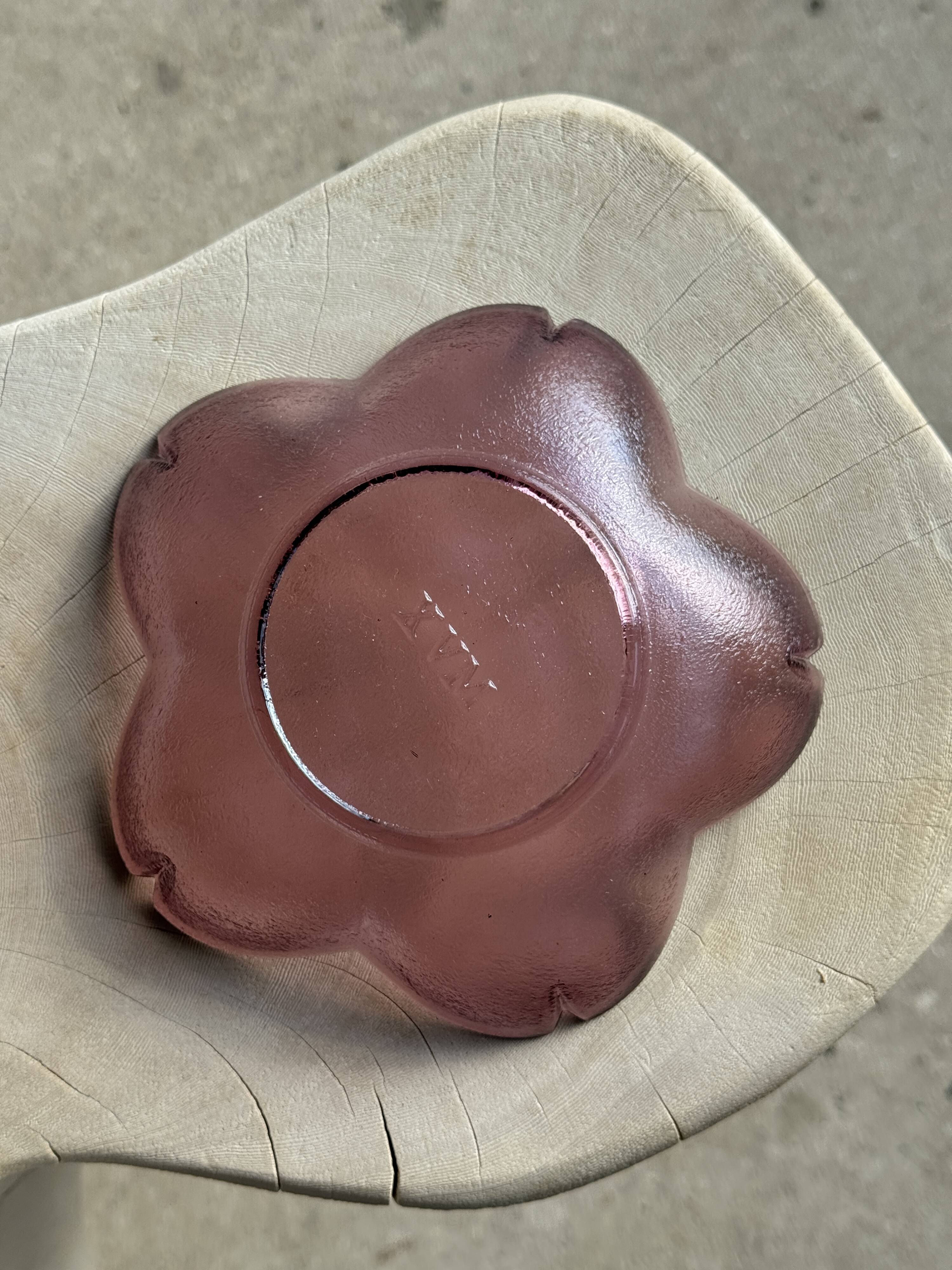 6 vintage flower-shaped bowls, XVM brand on the bottom