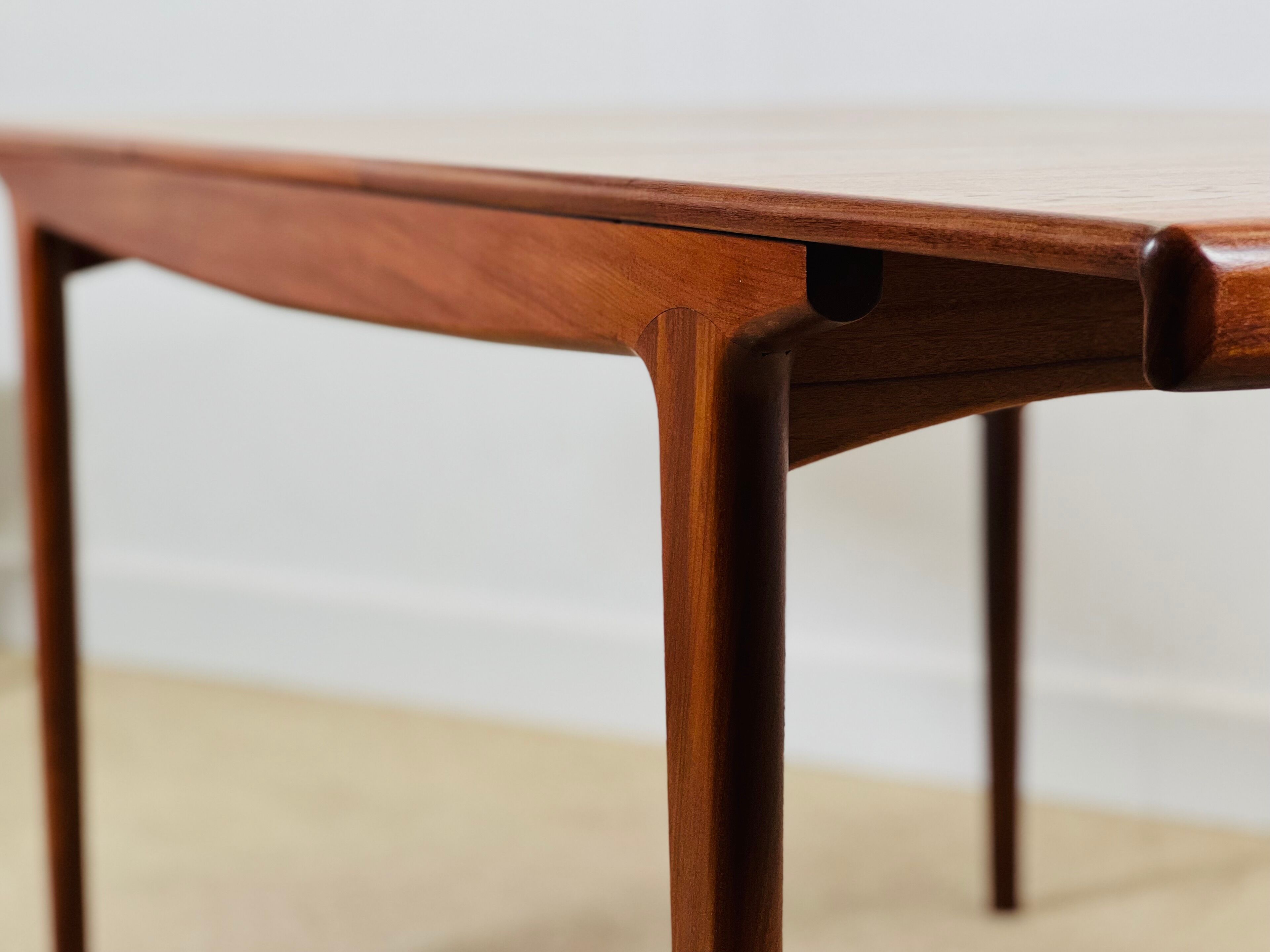 Table à manger de John Herbert en teck, collection Fonseca