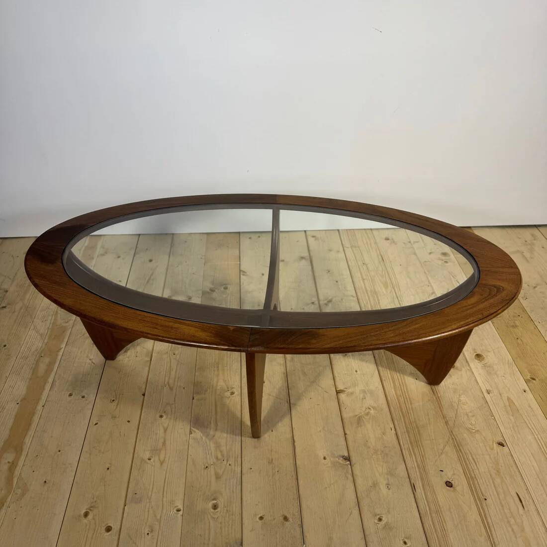 G-Plan Astro oval coffee table in teak and glass – Mid-century icon