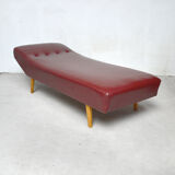 Daybed in red skai, 1960