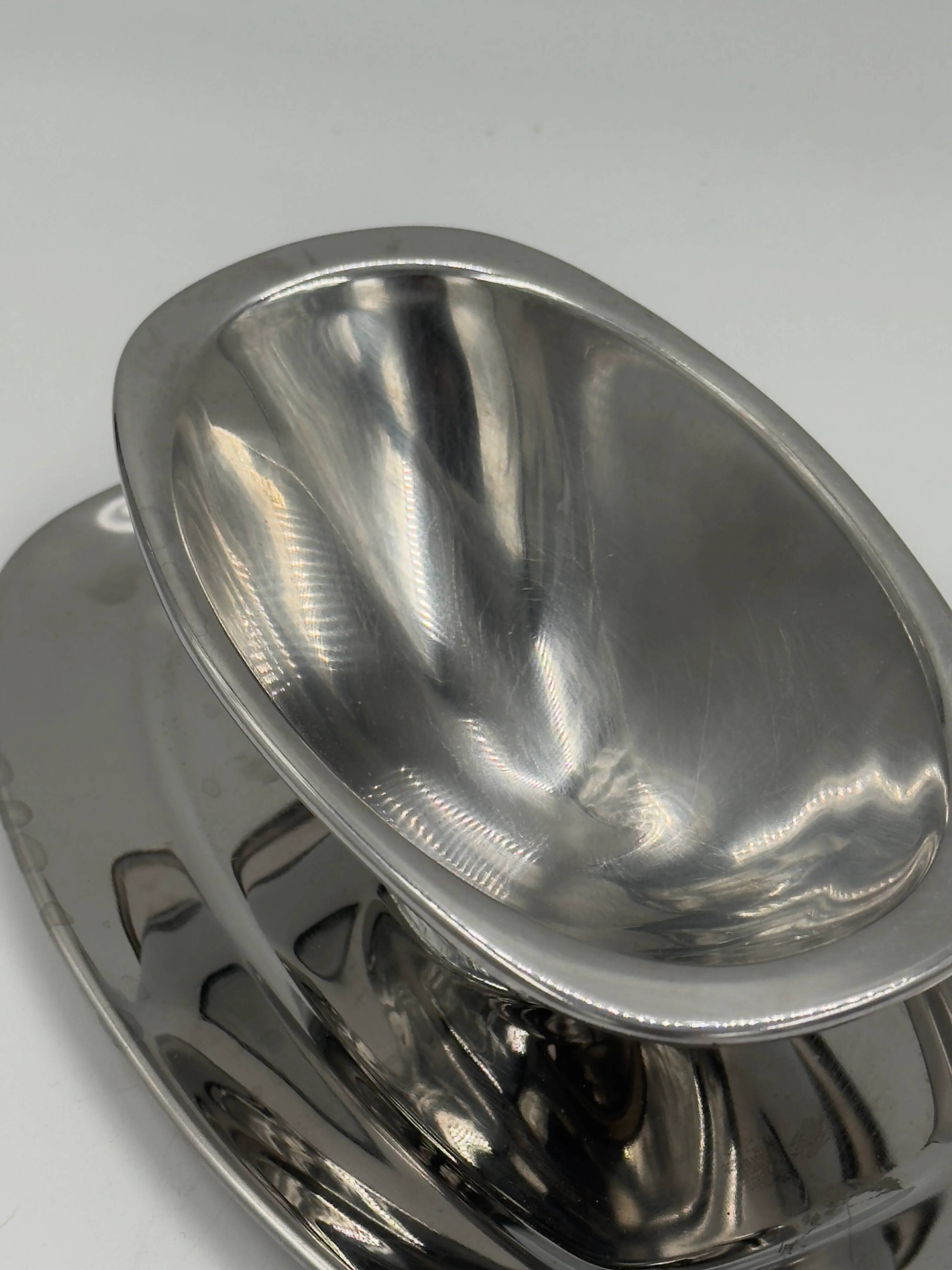 Saucière vintage en acier inoxydable avec plateau ovale intégré