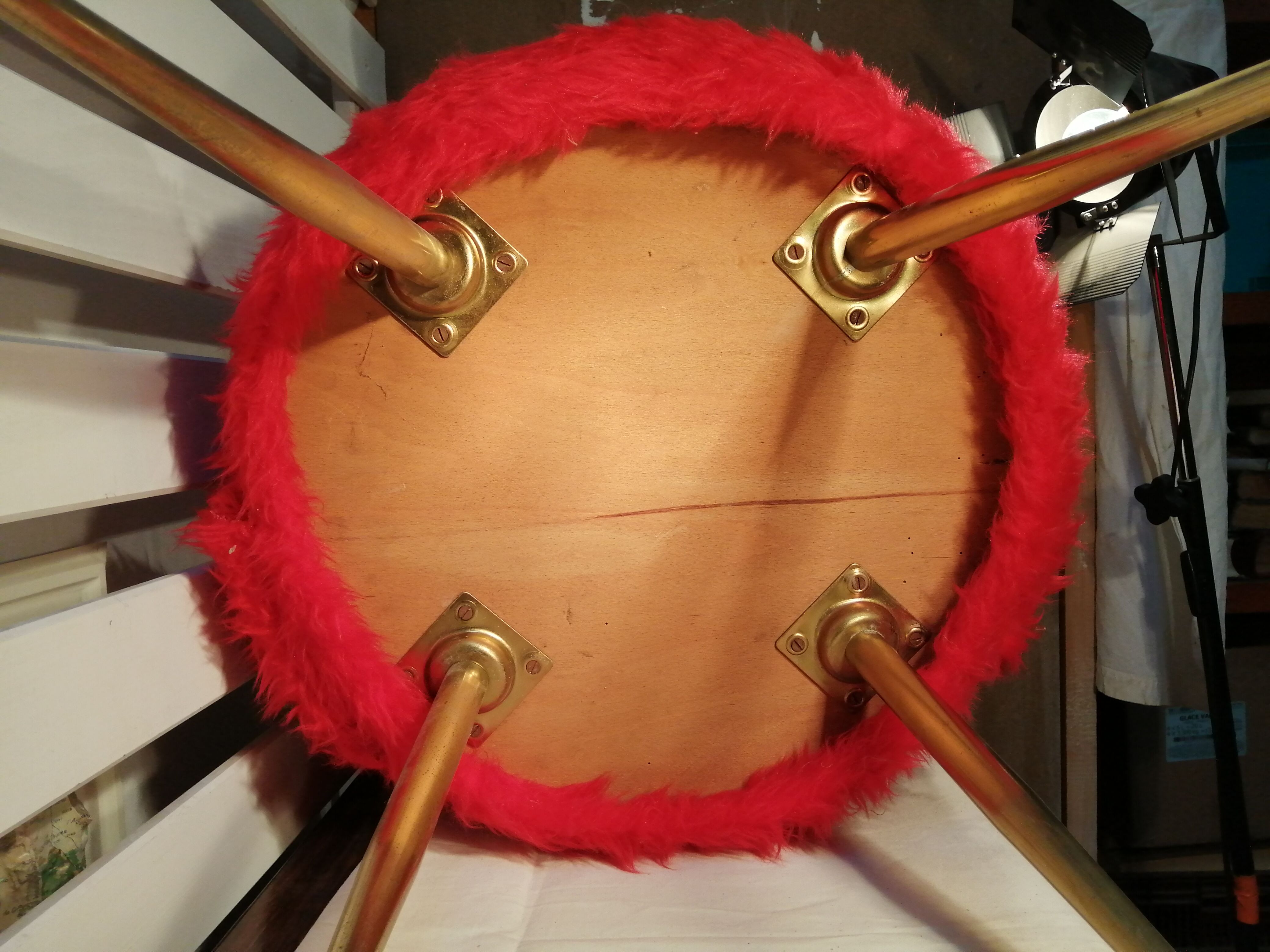 Pelfran-minded red Moumoute armchair