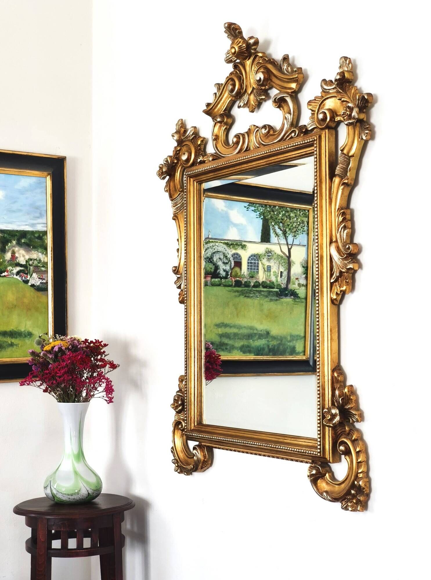 Large Italian mirror in carved wood, traditional gilding, 1980s.