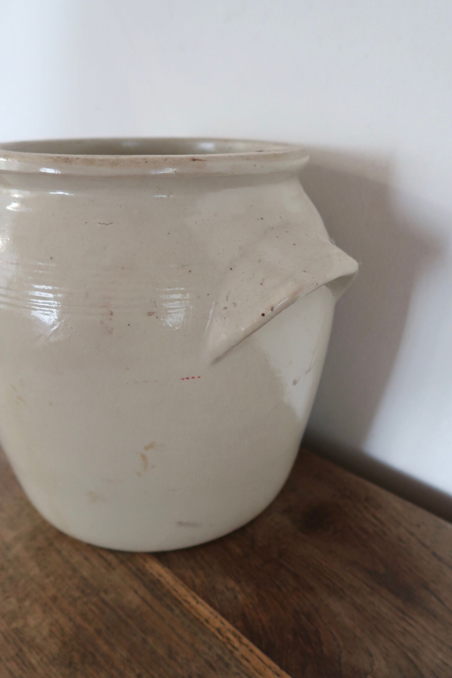 Off-white ancient sandstone pot