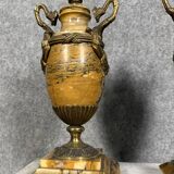 Paire de pots couverts, cassolettes Empire en marbre de Sienne