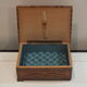 Ancien coffret à bijoux capitonné en marqueterie