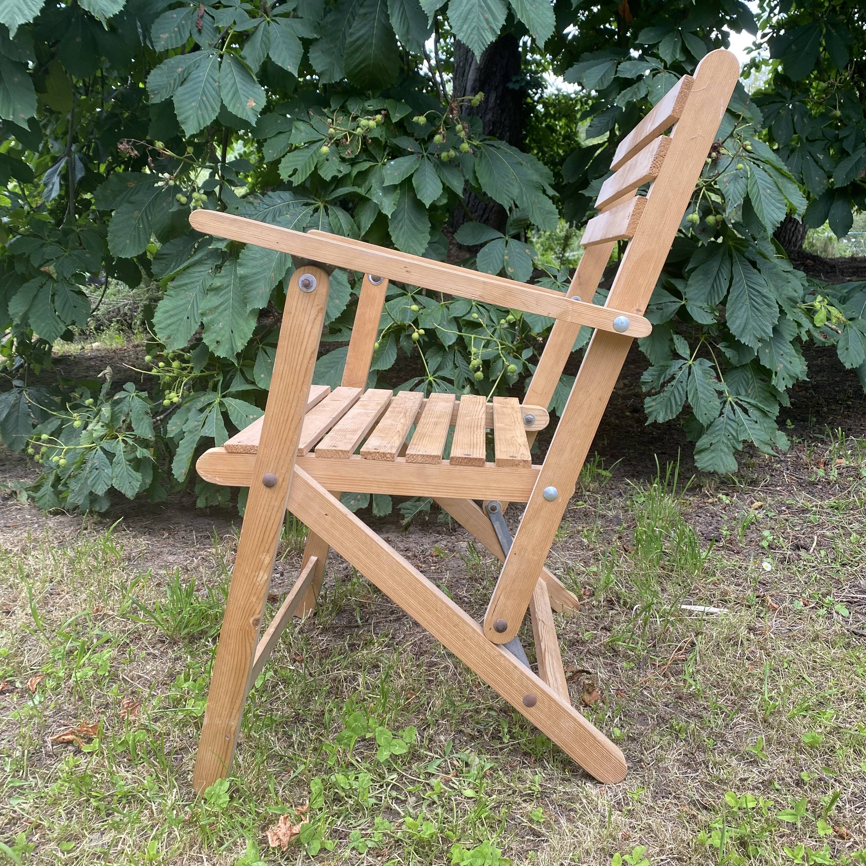 Folding wooden slatted garden chair