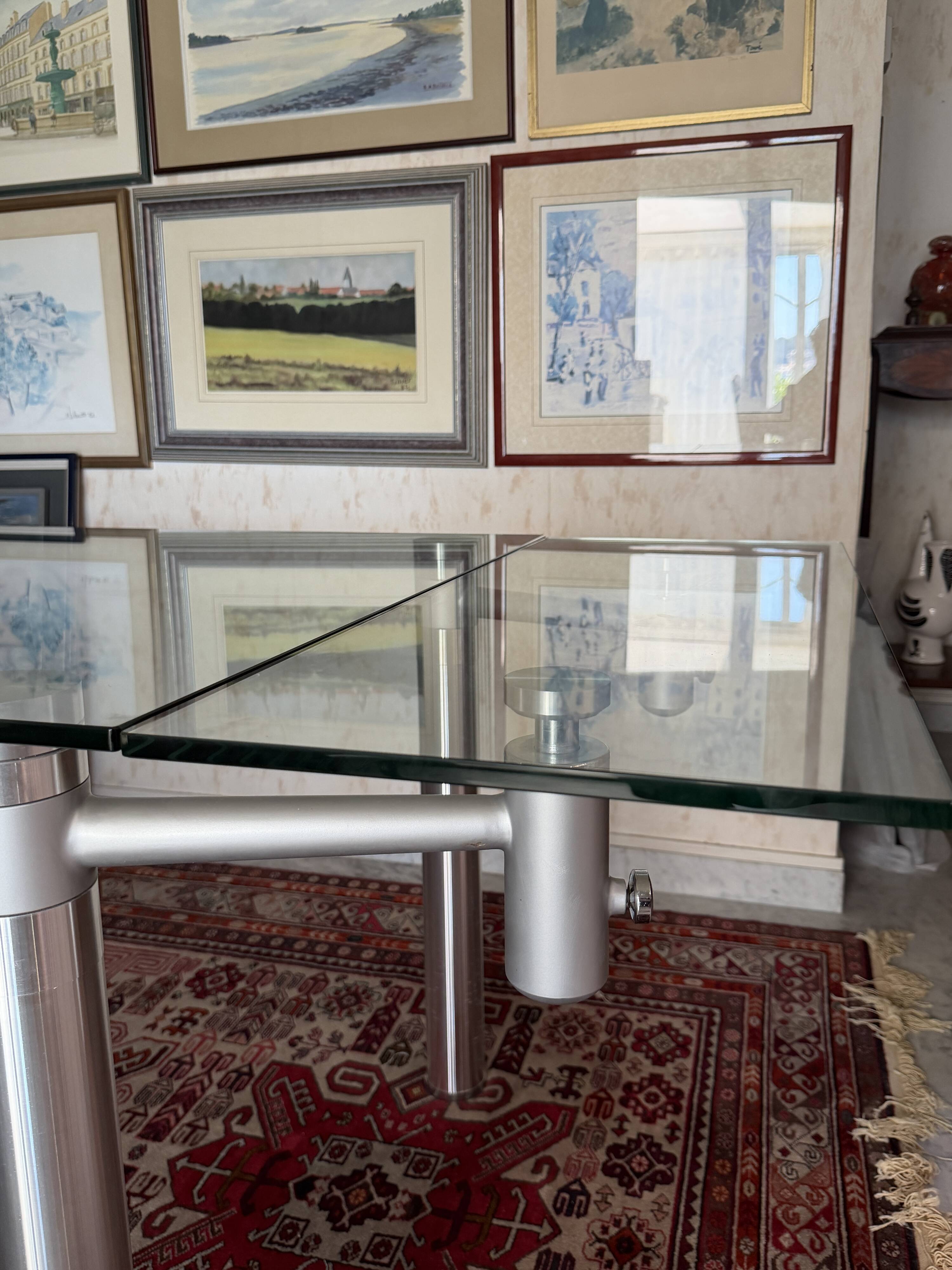 extendable glass table