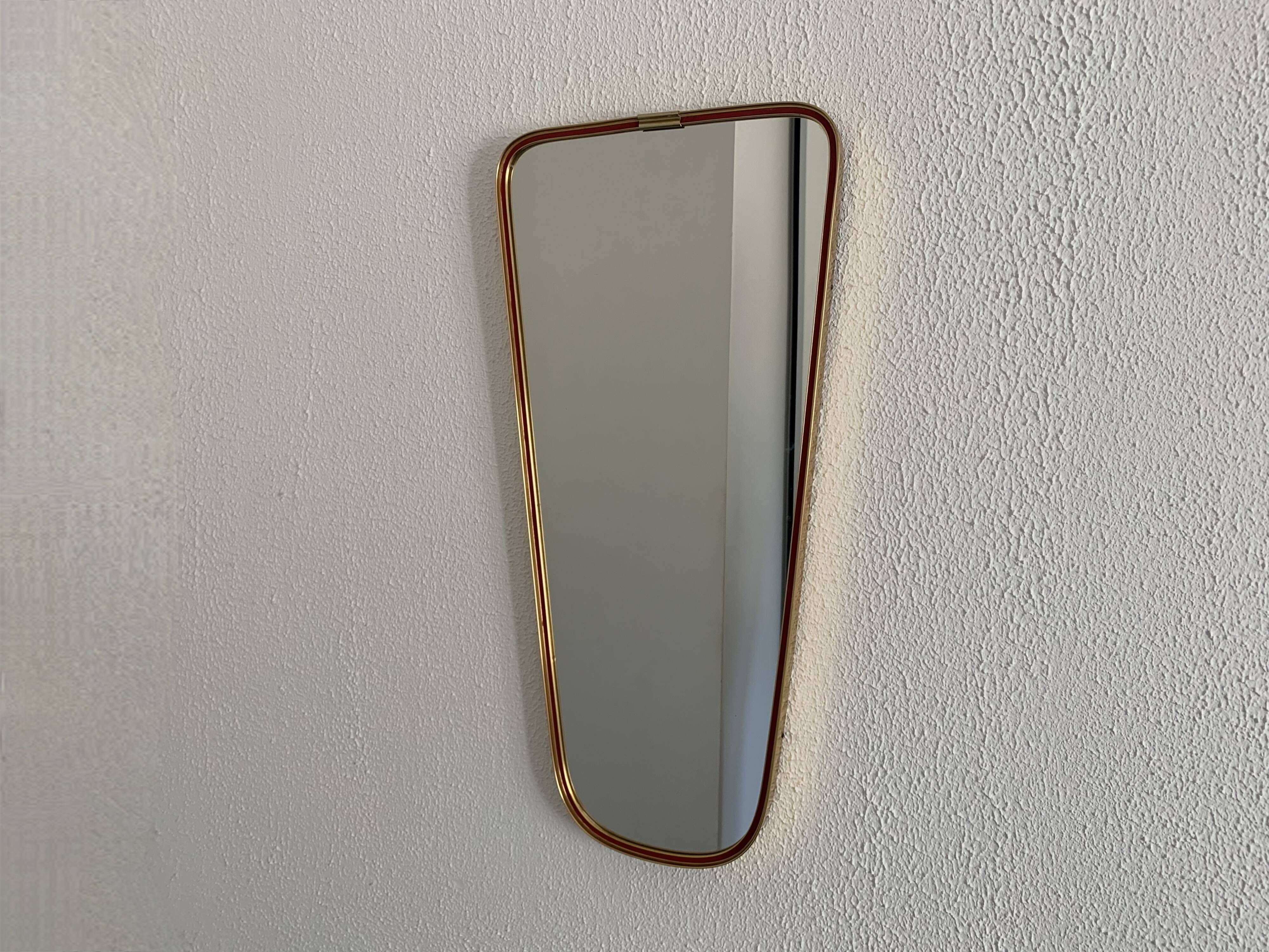 Miroir vintage 1960 rétroviseur asymétrique forme libre doré rouge - 71 x 3