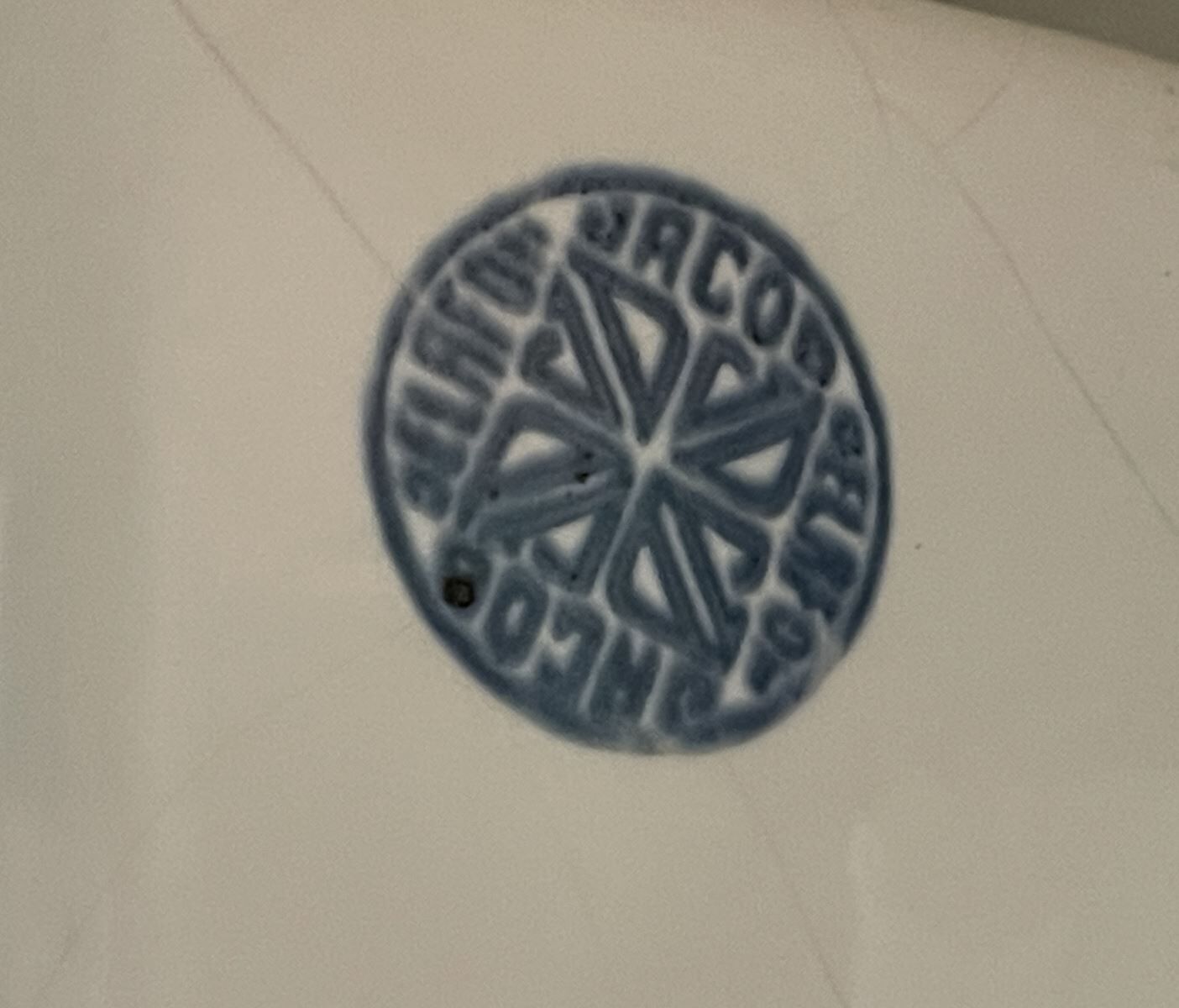 Floor washbasin from the 1930s in enamel of the brand JACOB DELAFON