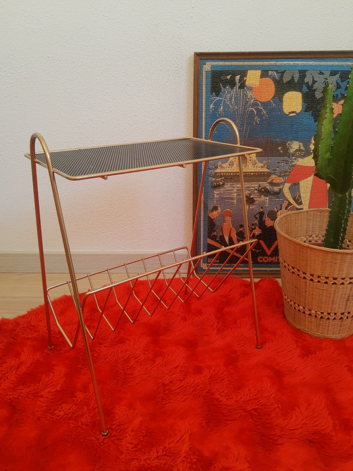 Pedestal table, door magazines in gilded metal years 50 - 60