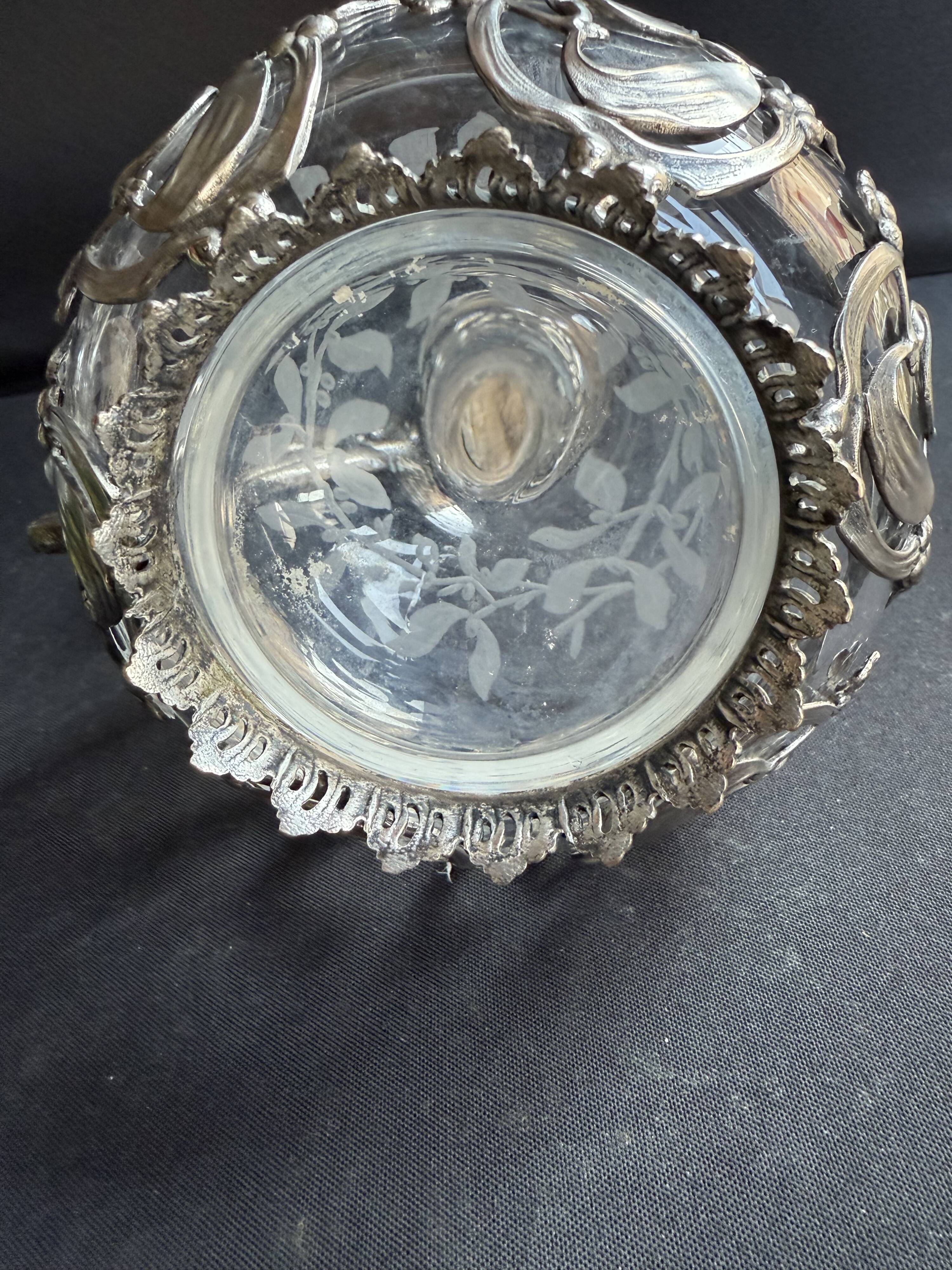 Ewer – Engraved glass and silver-plated metal – Mistletoe decoration