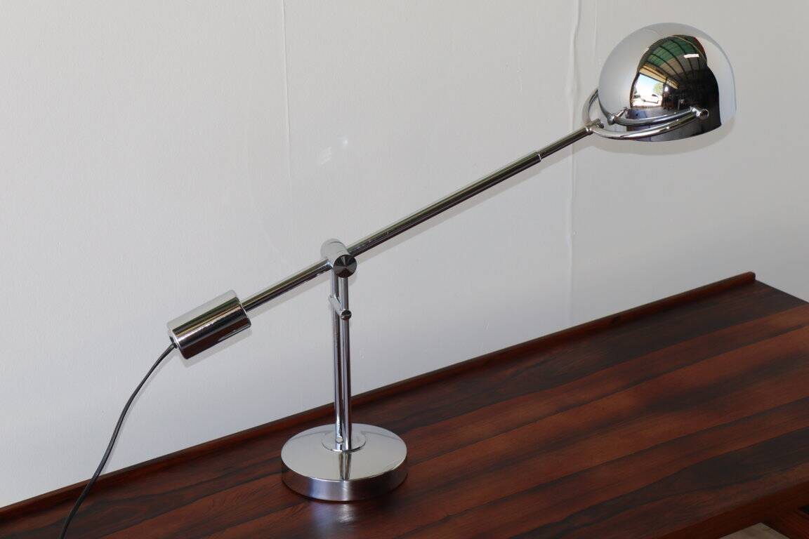 Solere Paris desk lamp with chrome metal pendulum, 1980s
