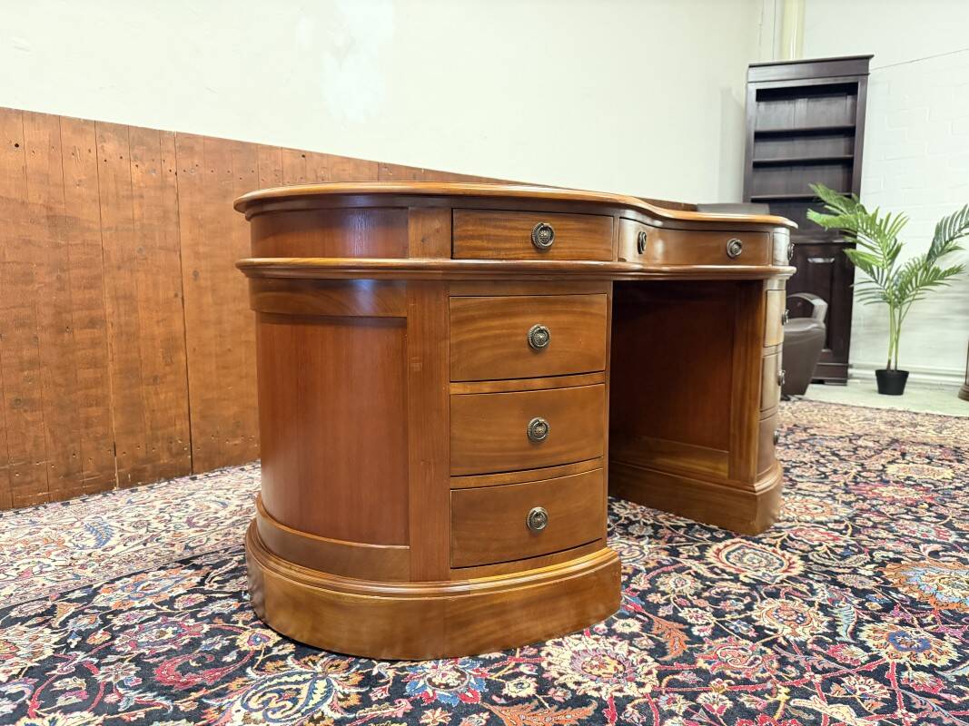 English Classic Kidney Shaped Chesterfield Desk