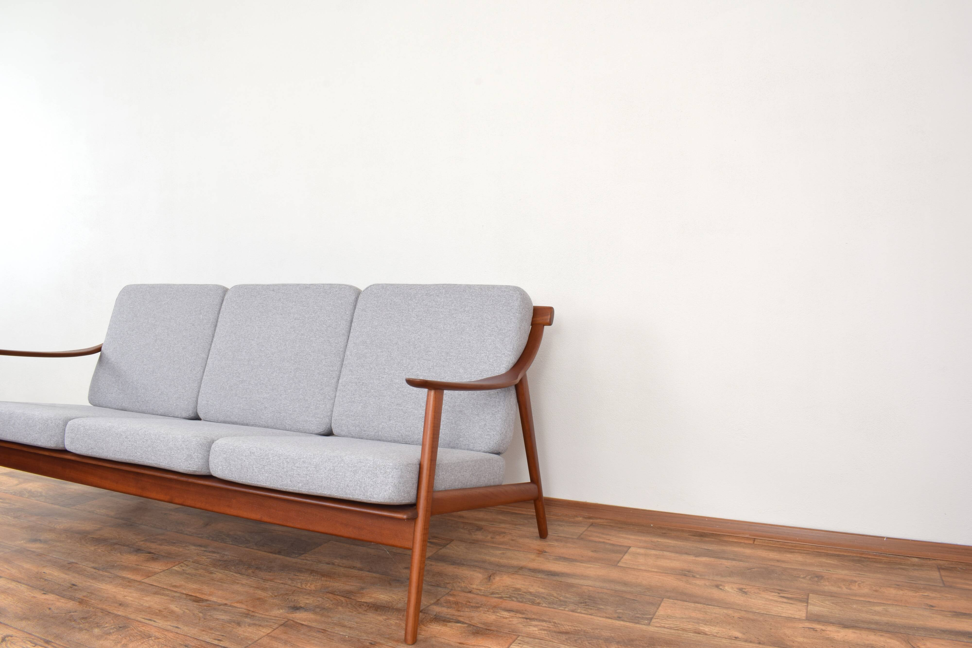 Canapé Mid-Century danois en teck par Arne Hovmand-Olsen pour Mogens Kold, années 1960.