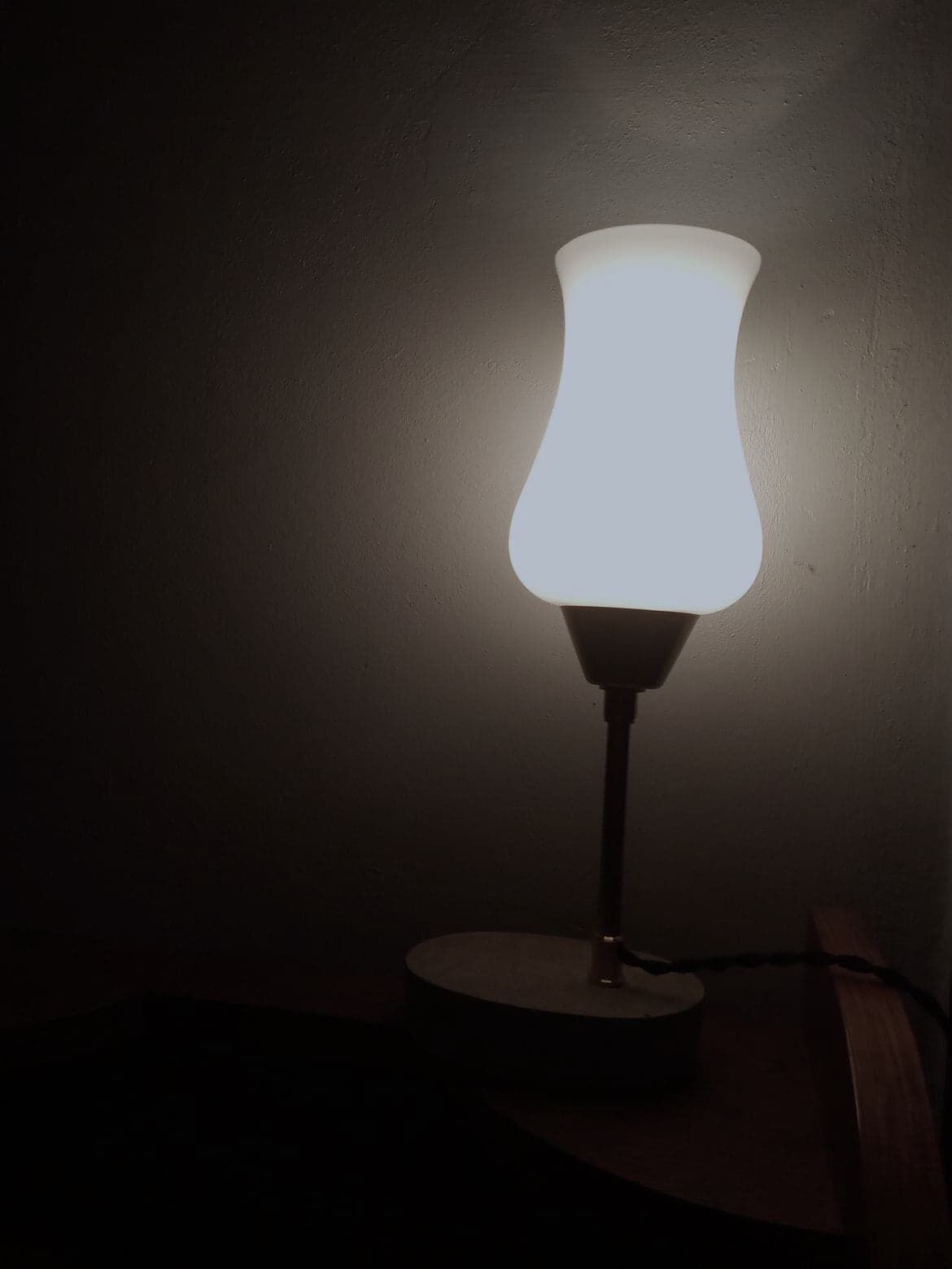 Opaline lampshade mounted on a concrete base