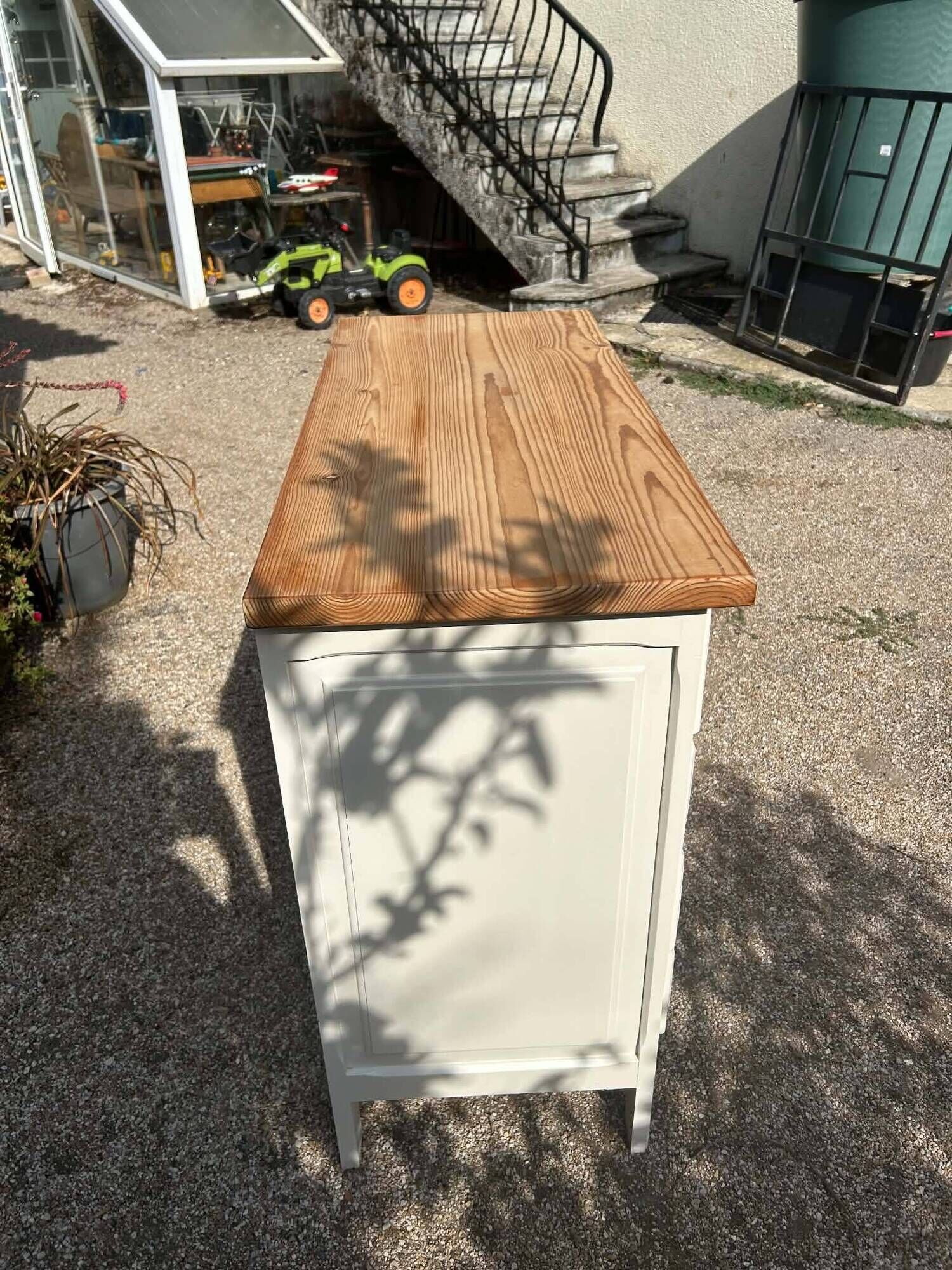 Modern chest of drawers