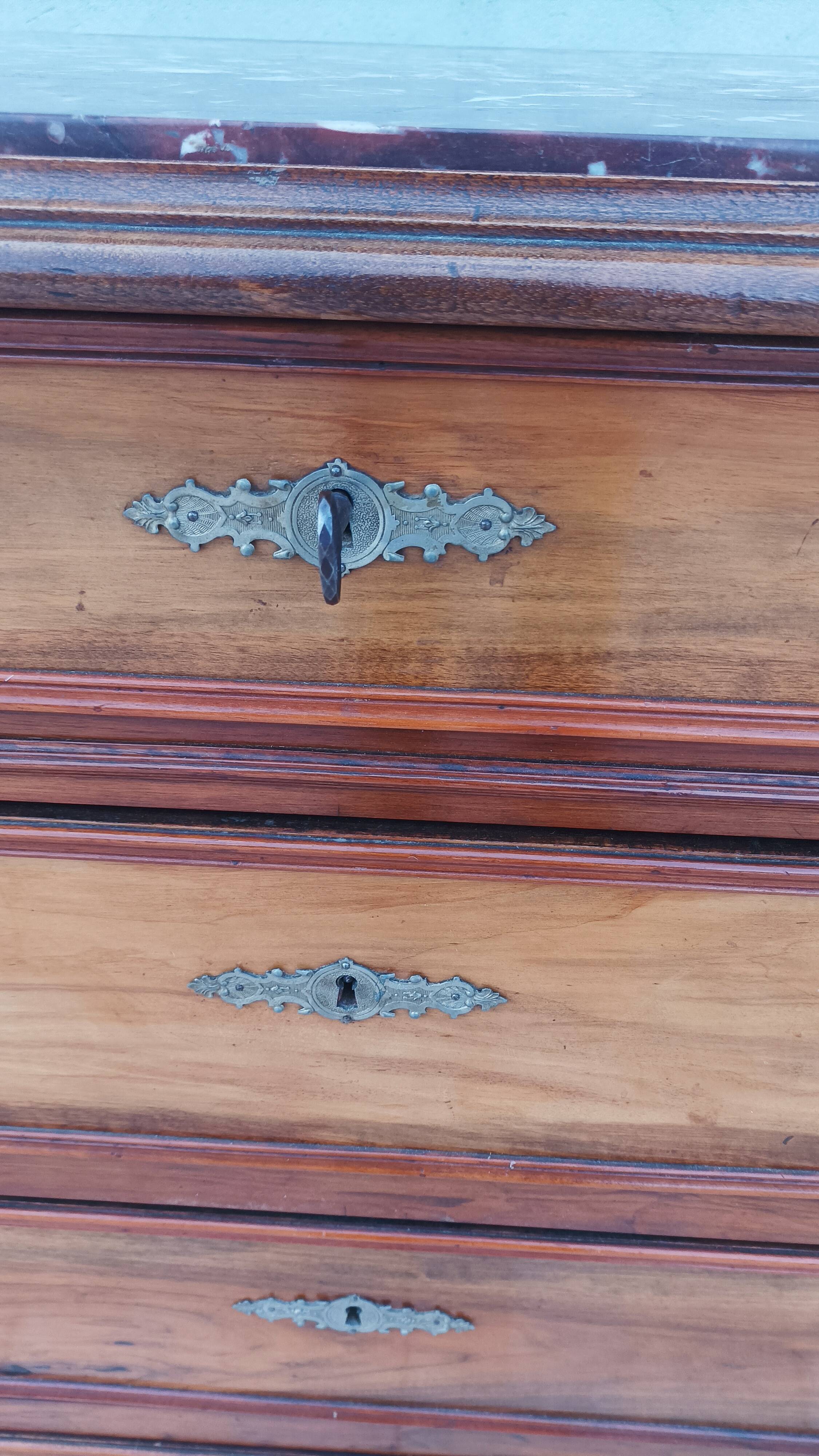 Commode Louis Philippe en noyer