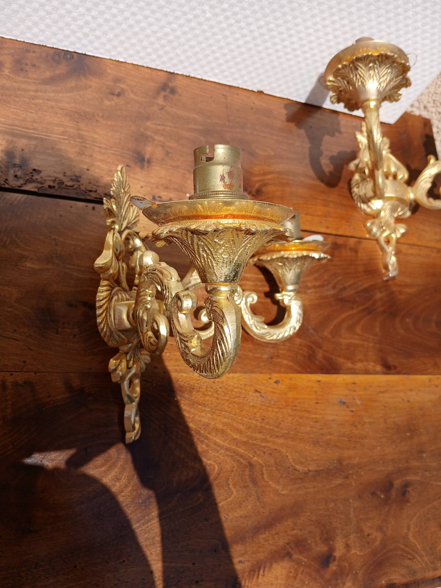 Pair of wall sconces in gilded bronze, Rococo style, Louis XV.