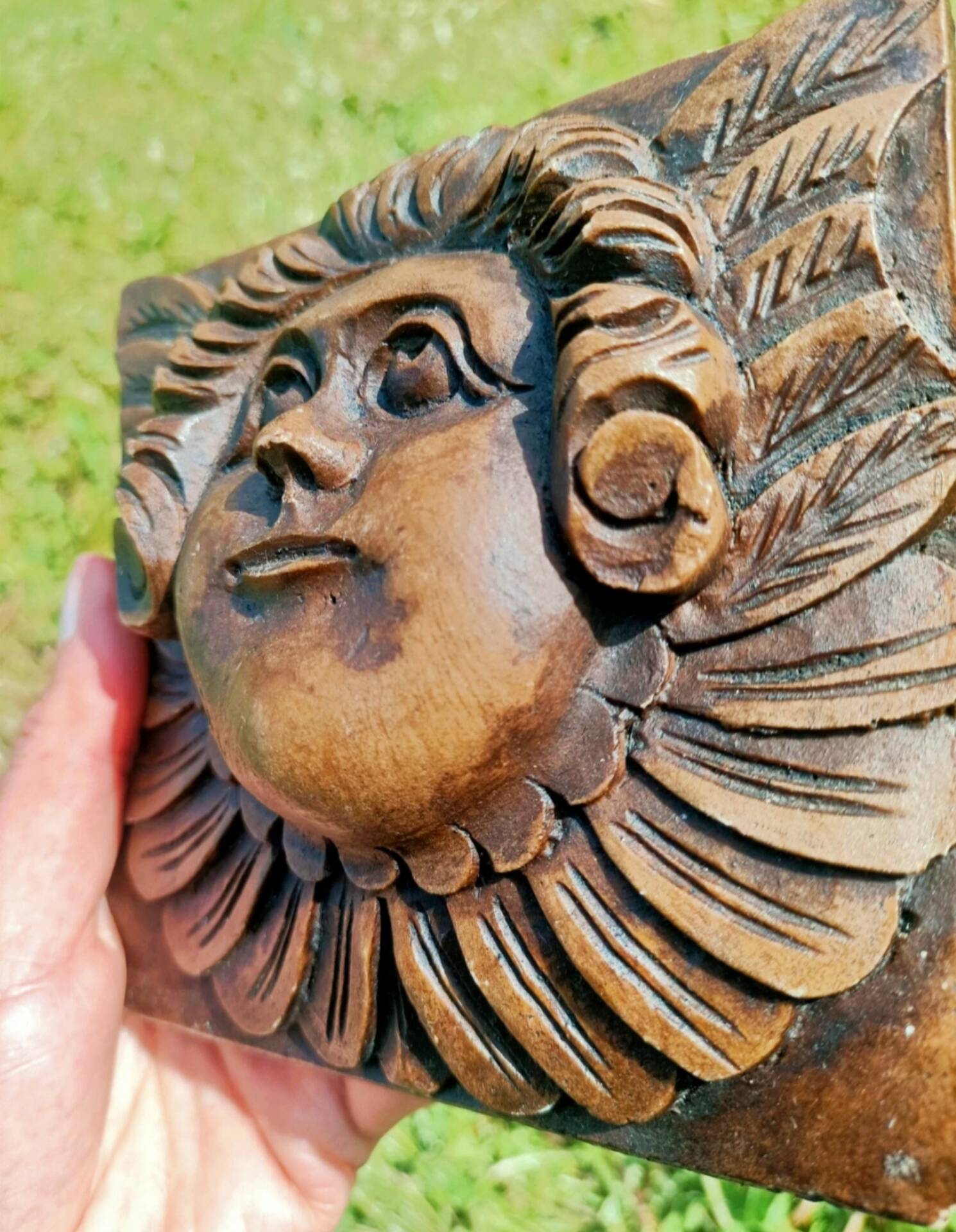 Bas relief bois sculpté