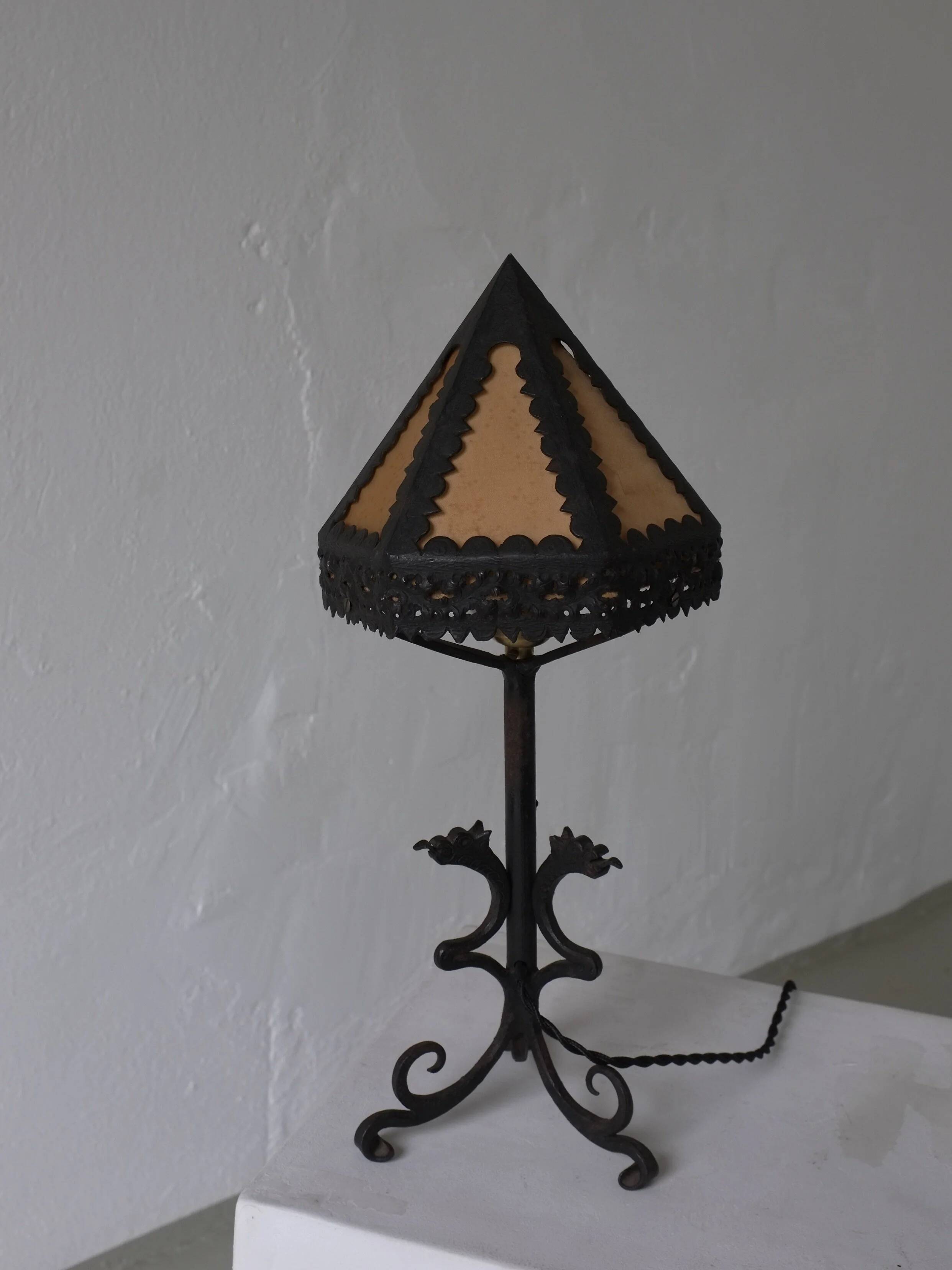 Lampe de table dragon en fer forgé, style Arts & Crafts | Italie | Années 1910