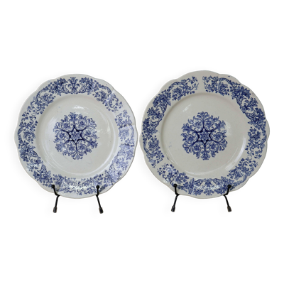 2 anciennes assiettes plates en terre de fer Longchamp Bella, XIXème