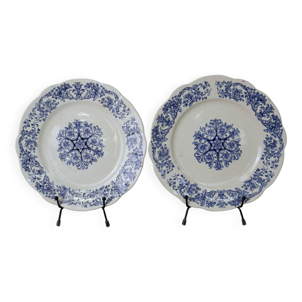 2 anciennes assiettes plates en terre de fer Longchamp Bella, XIXème