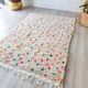 Tapis berbère authentique traditionnel à motifs colorés