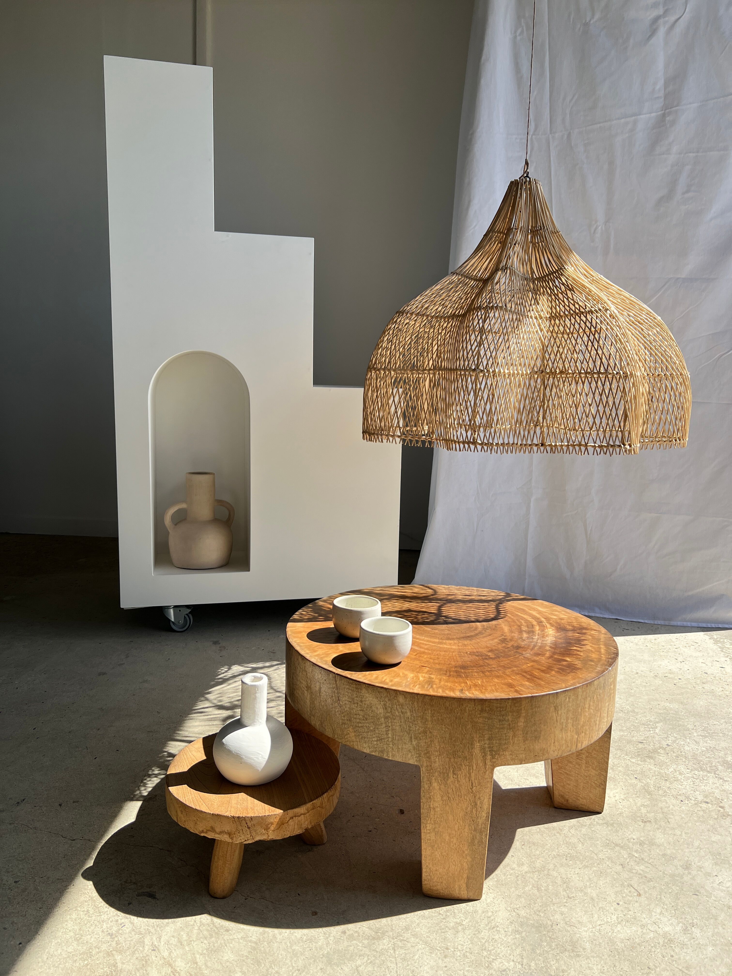 Quadripod coffee table in solid wood monoxyl natural color (dark)