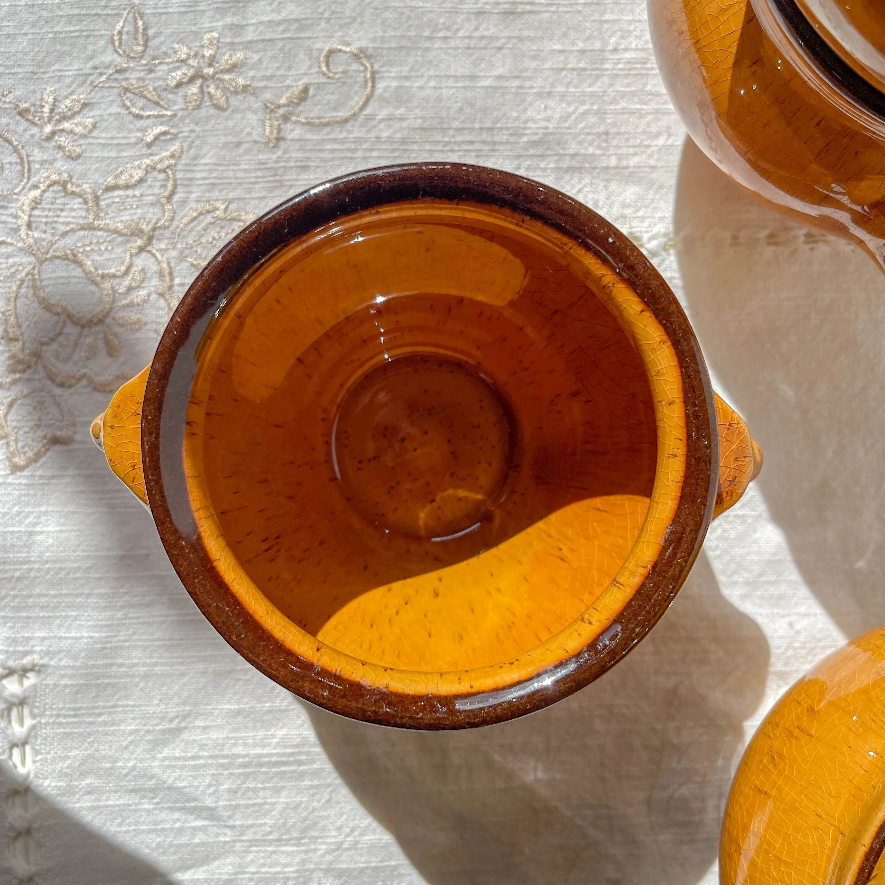 5 vintage lion head bowls in speckled ochre stoneware, Emile Henry style – Made in France