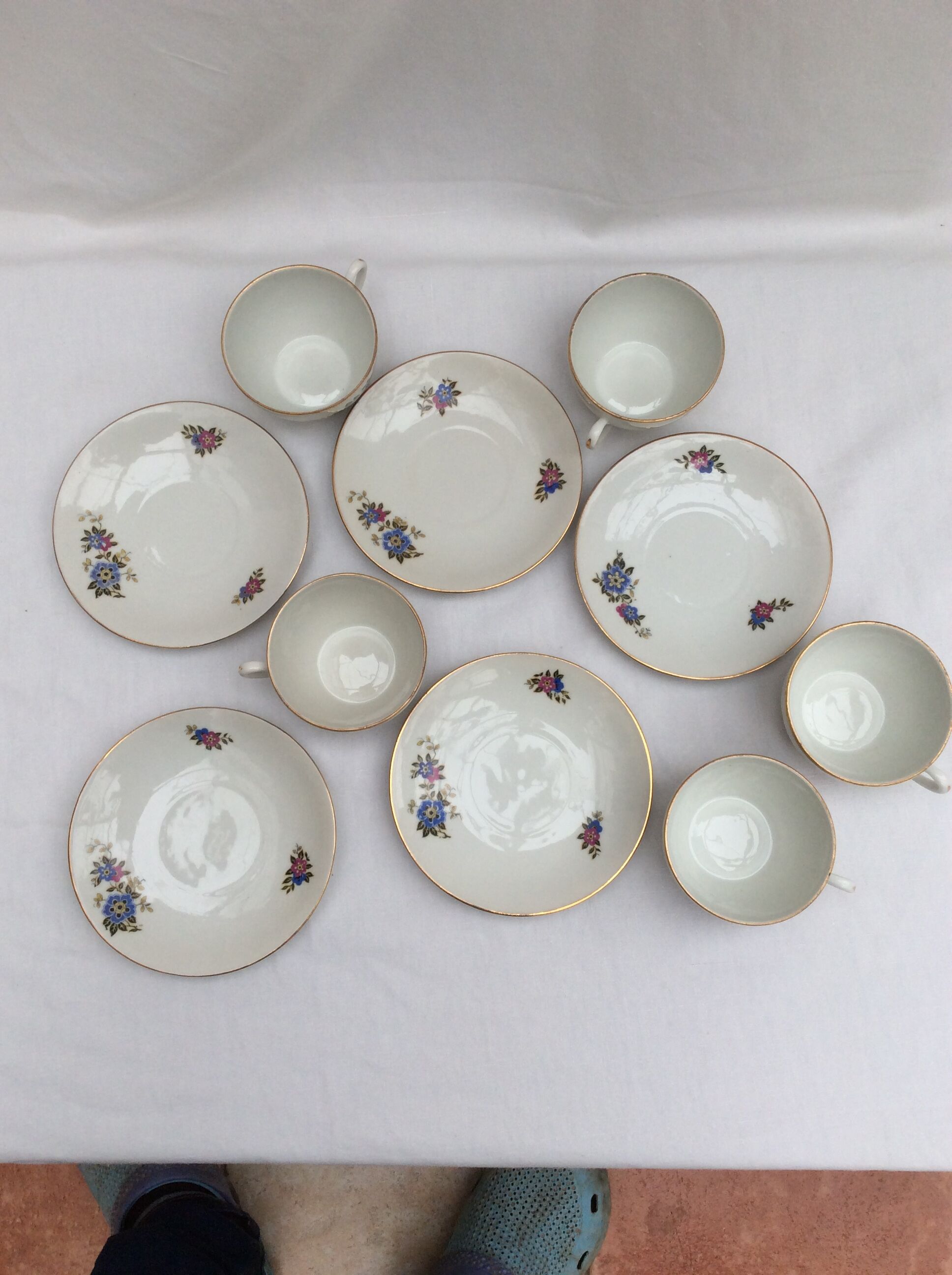 5 cups lot with French-made earthenware saucers size: height -5.5cm- D-8.5cm-