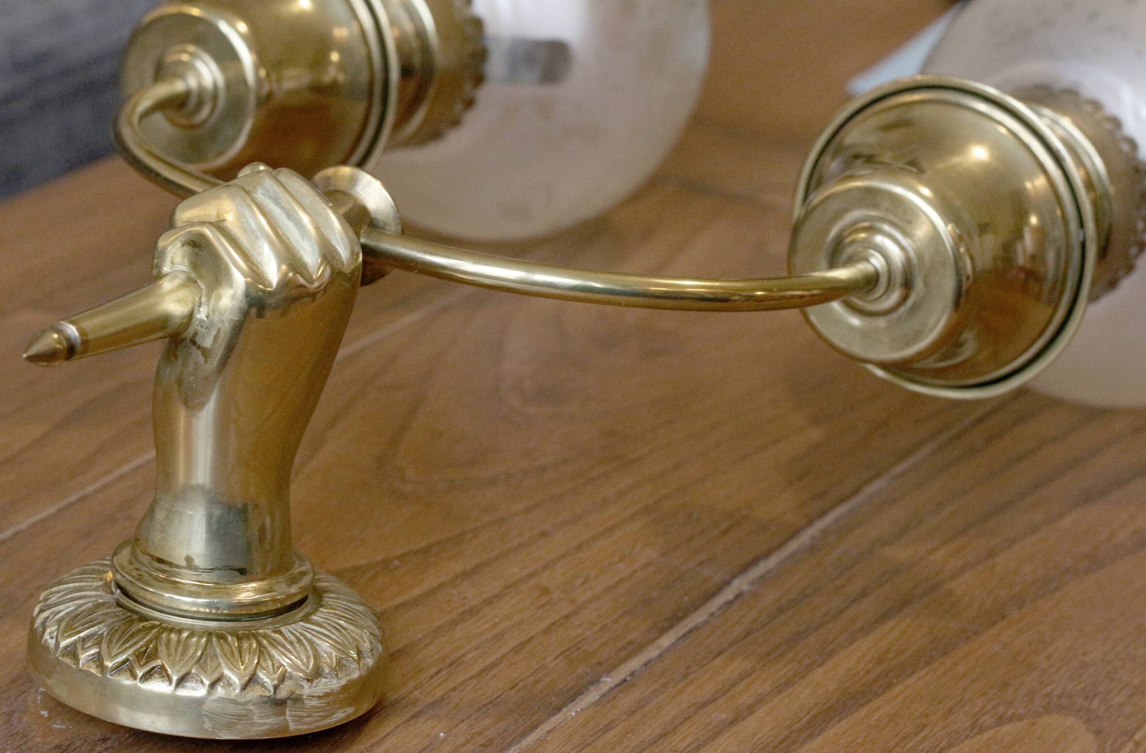 Applique en laiton ART DECO, deux globes en verre