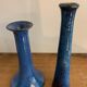 Paire de petits vases soliflores en grès bleu émaillé