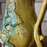 Vase art nouveau en barbotine estampillé