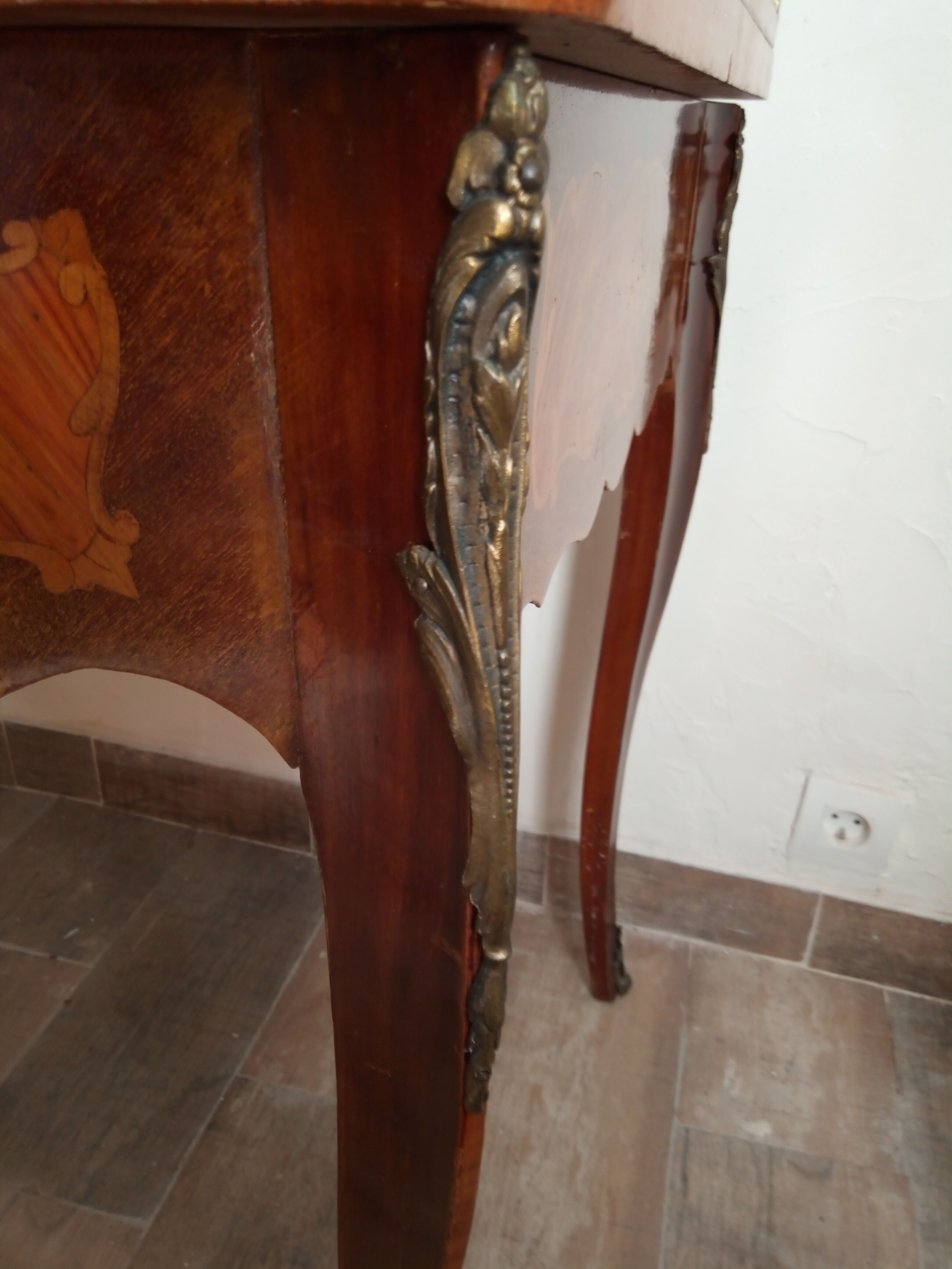 Play table in Louis XV marquetry. Early 20th century.