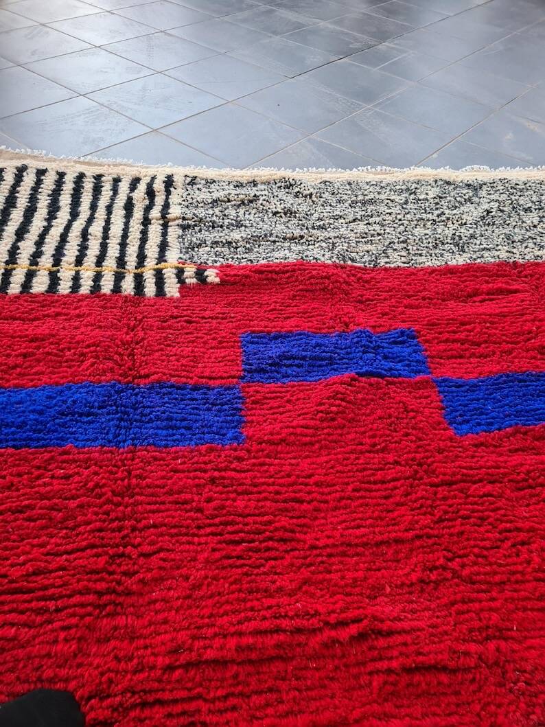 Traditional handmade Berber rug, size 150/250 cm.