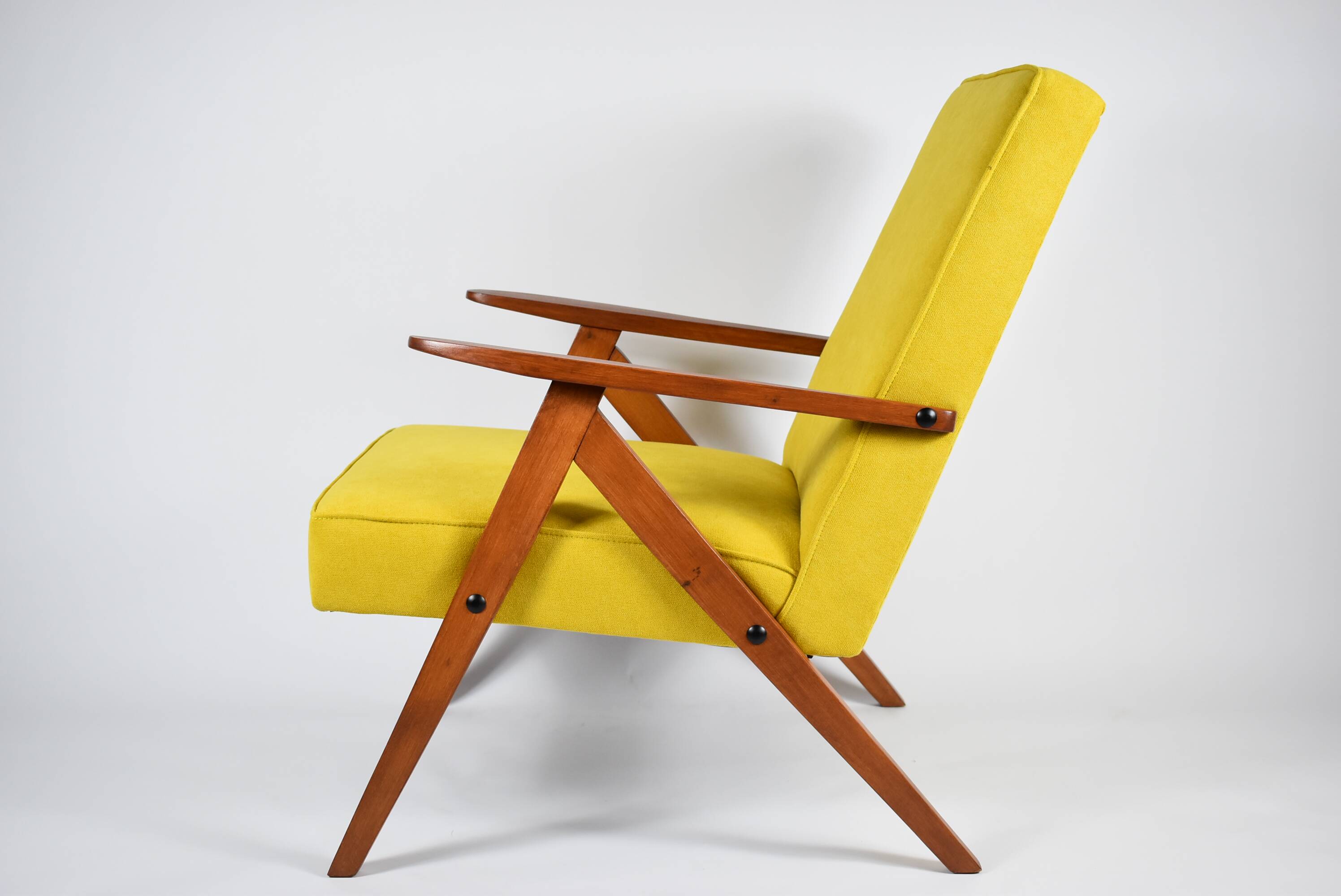 Fauteuil vintage original restauré des années 60, jaune, teck