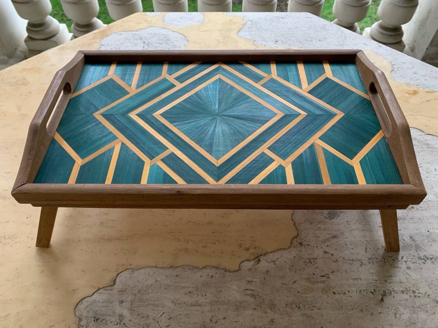 Straw marquetry tray