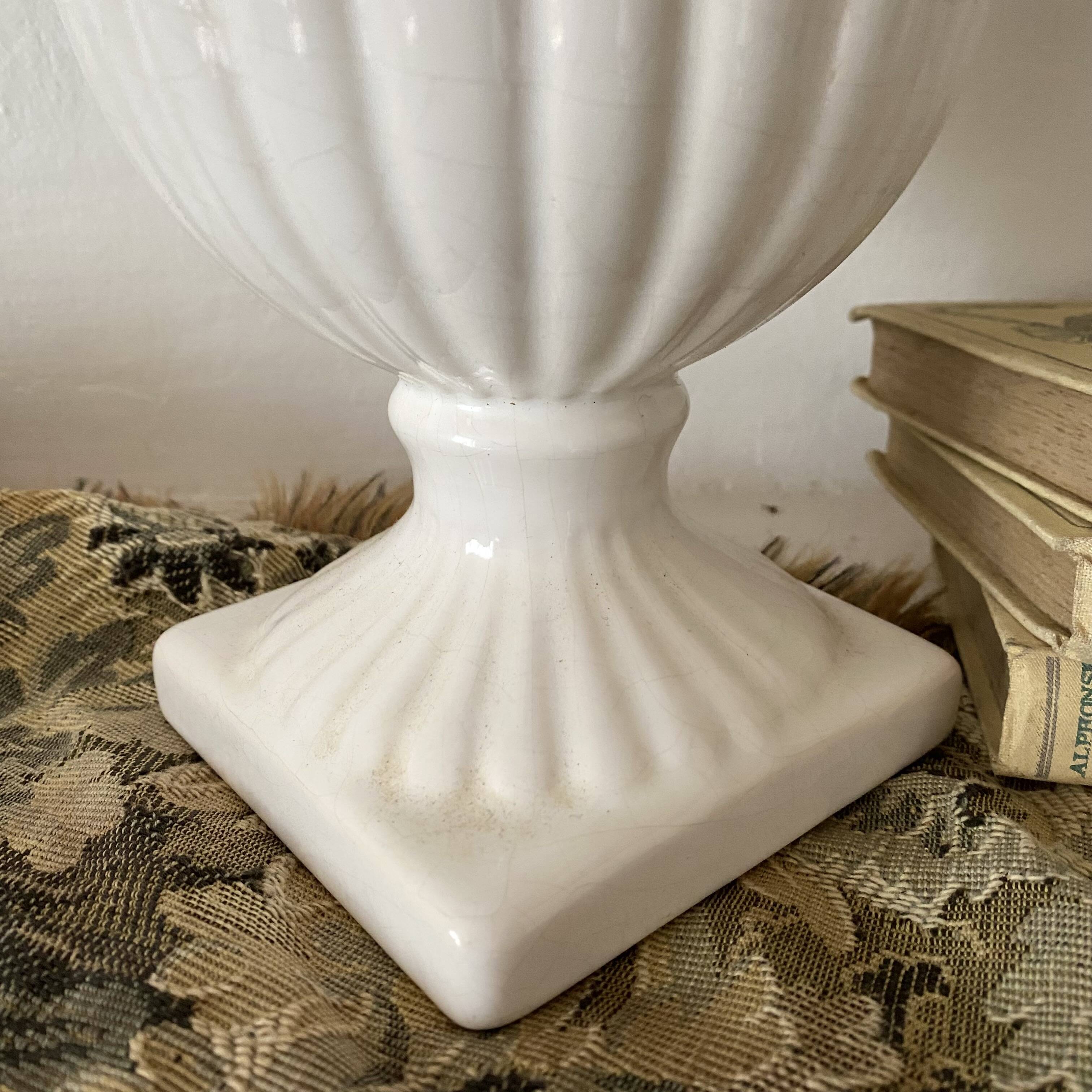 Cache pot , vase amphore en céramique