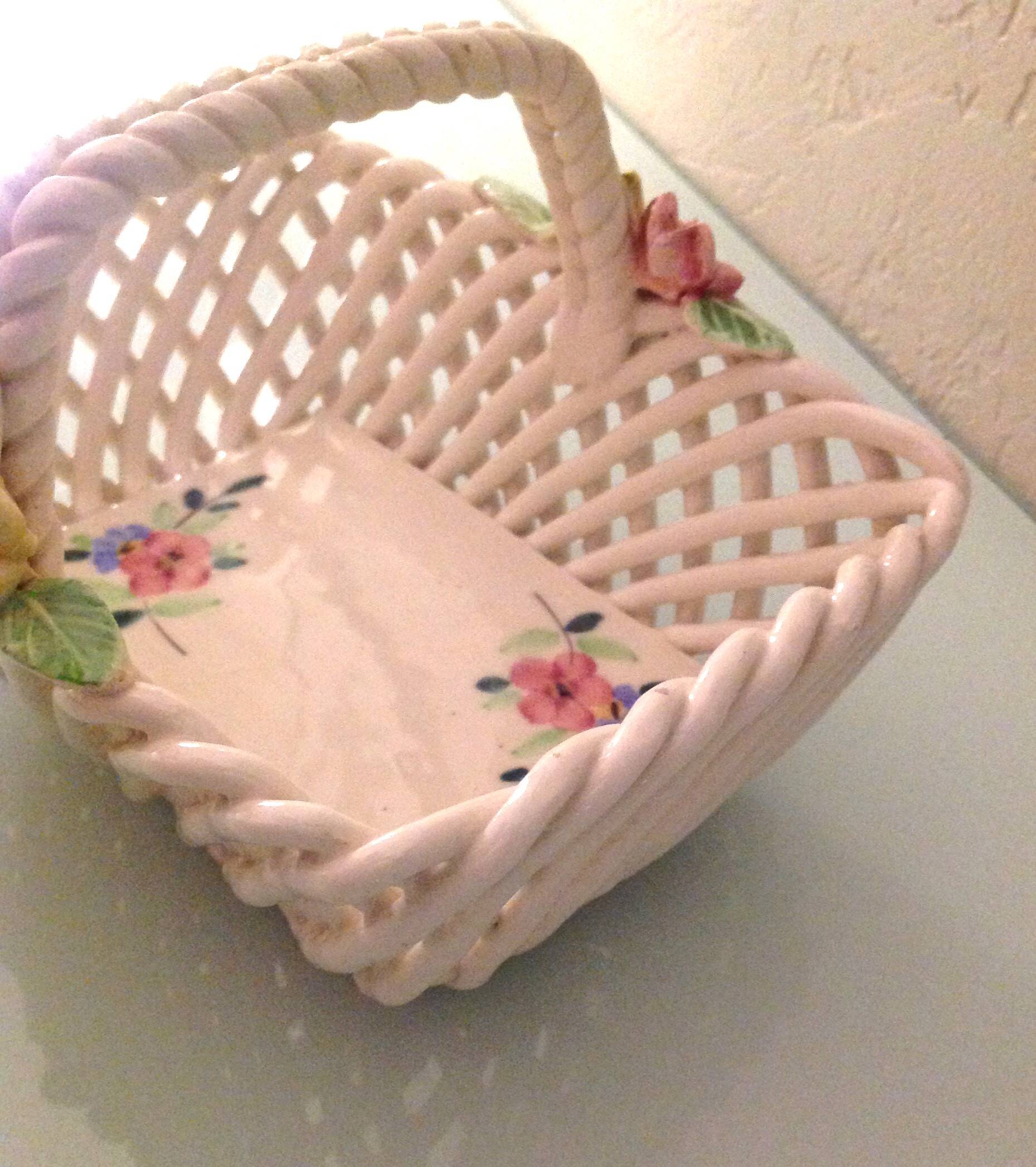 Empty pocket basket in woven white ceramic / vintage 60s-70s