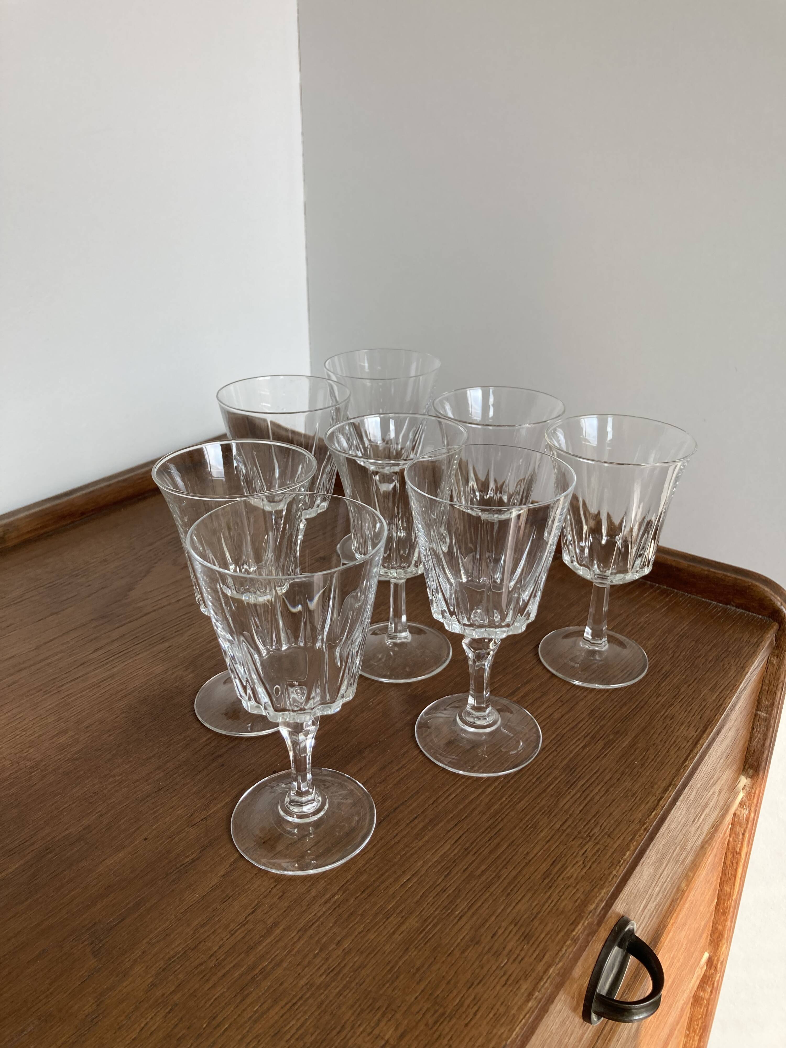 Set of 8 mismatched Arques crystal glasses