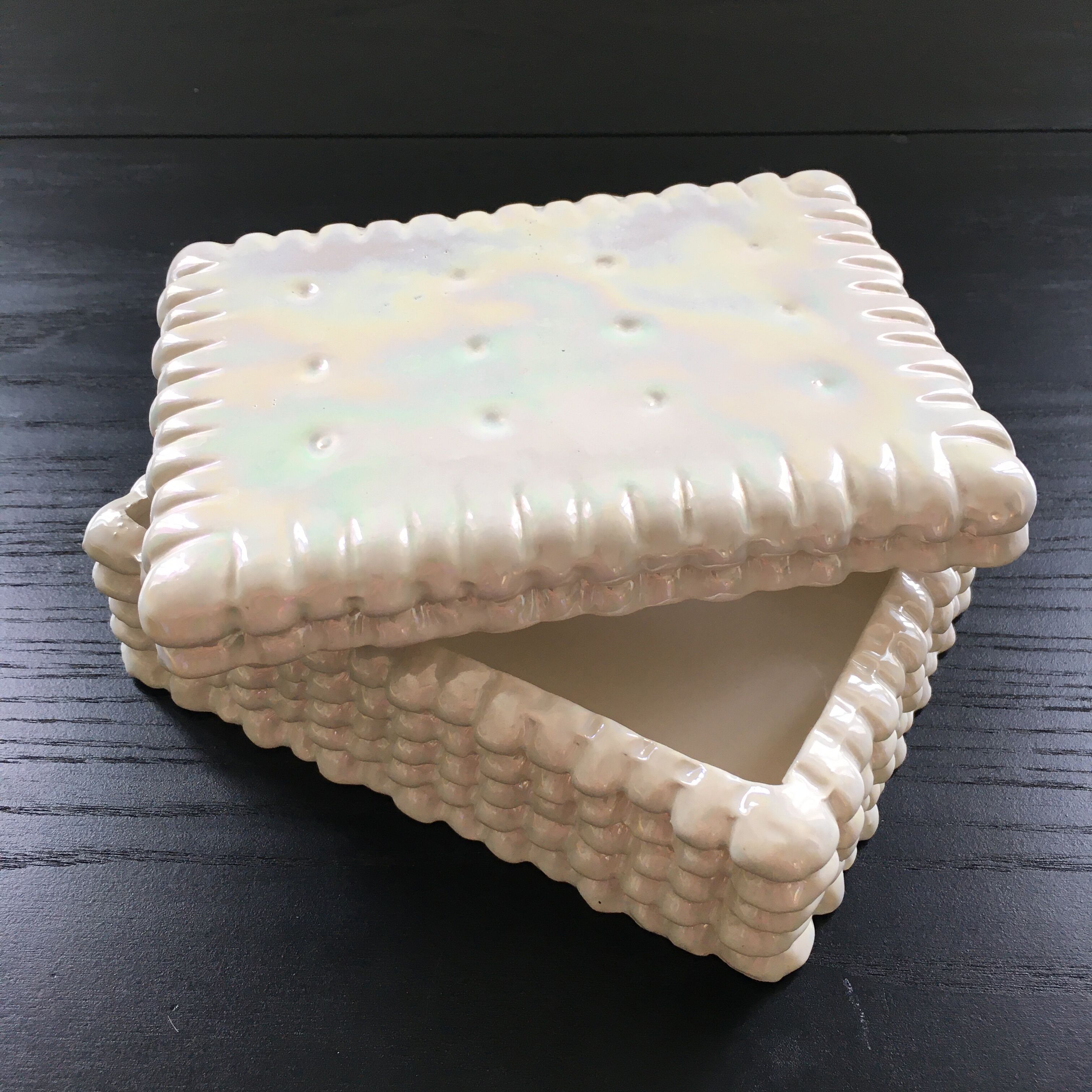 Pearly white biscuit box